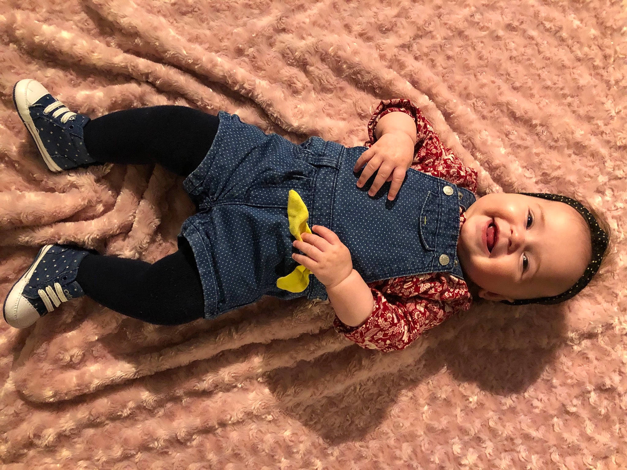 Diane a rejoint le concours — aidez-le/la à gagner de superbes lots ! ankle, baby_toddler_clothing, finger, foot, fun, human, human_leg, joy, knee, leg, nail, people_in_nature, person, sand, shadow, slipper, sock, summer, thumb, toe