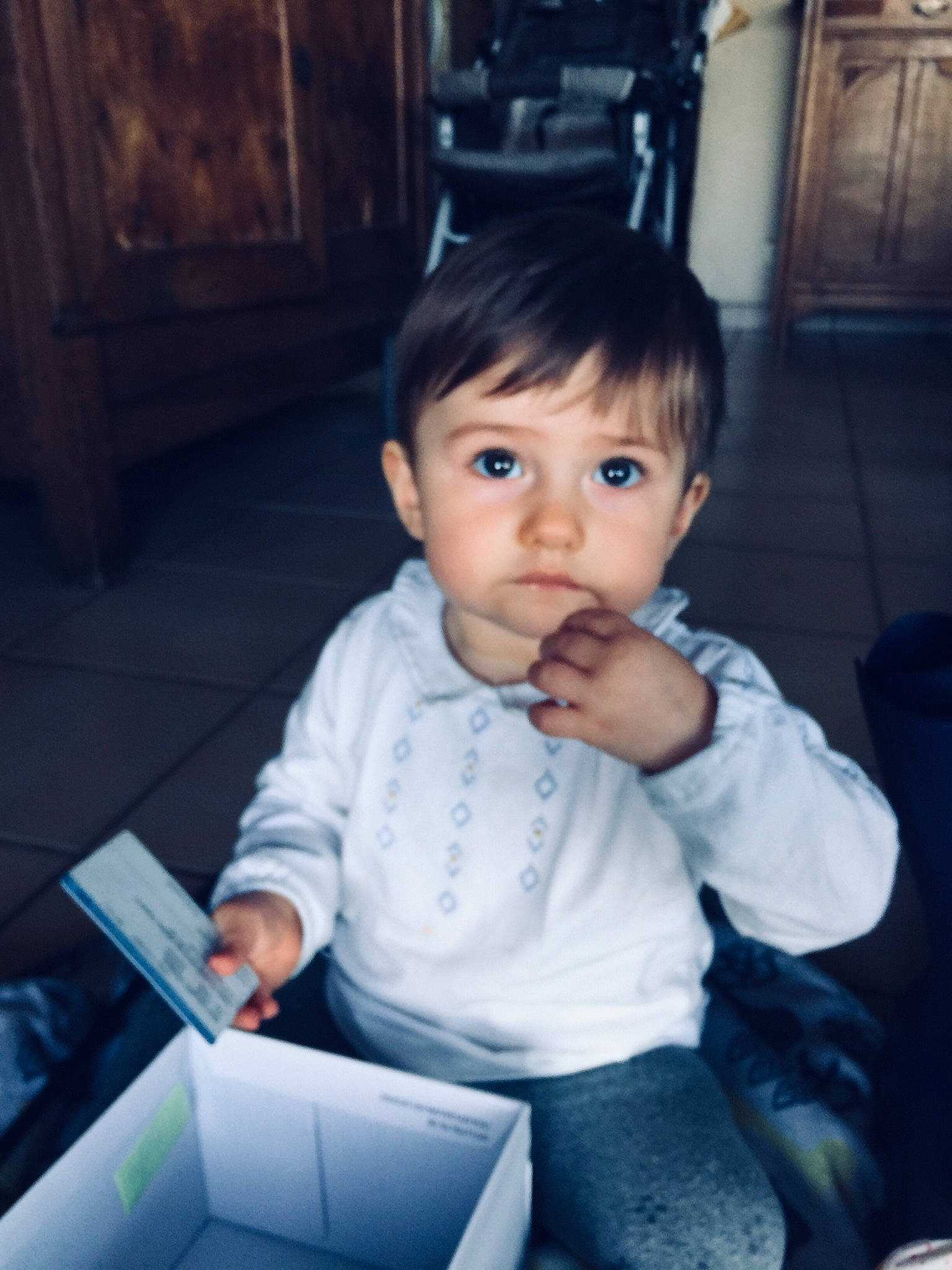 Garance a rejoint le concours — aidez-le/la à gagner de superbes lots ! baby, cheek, child, cloud, comfort_food, cuisine, eating, electronic_device, eye, face, food, head, lunch, meal, person, sitting, snapshot, toddler