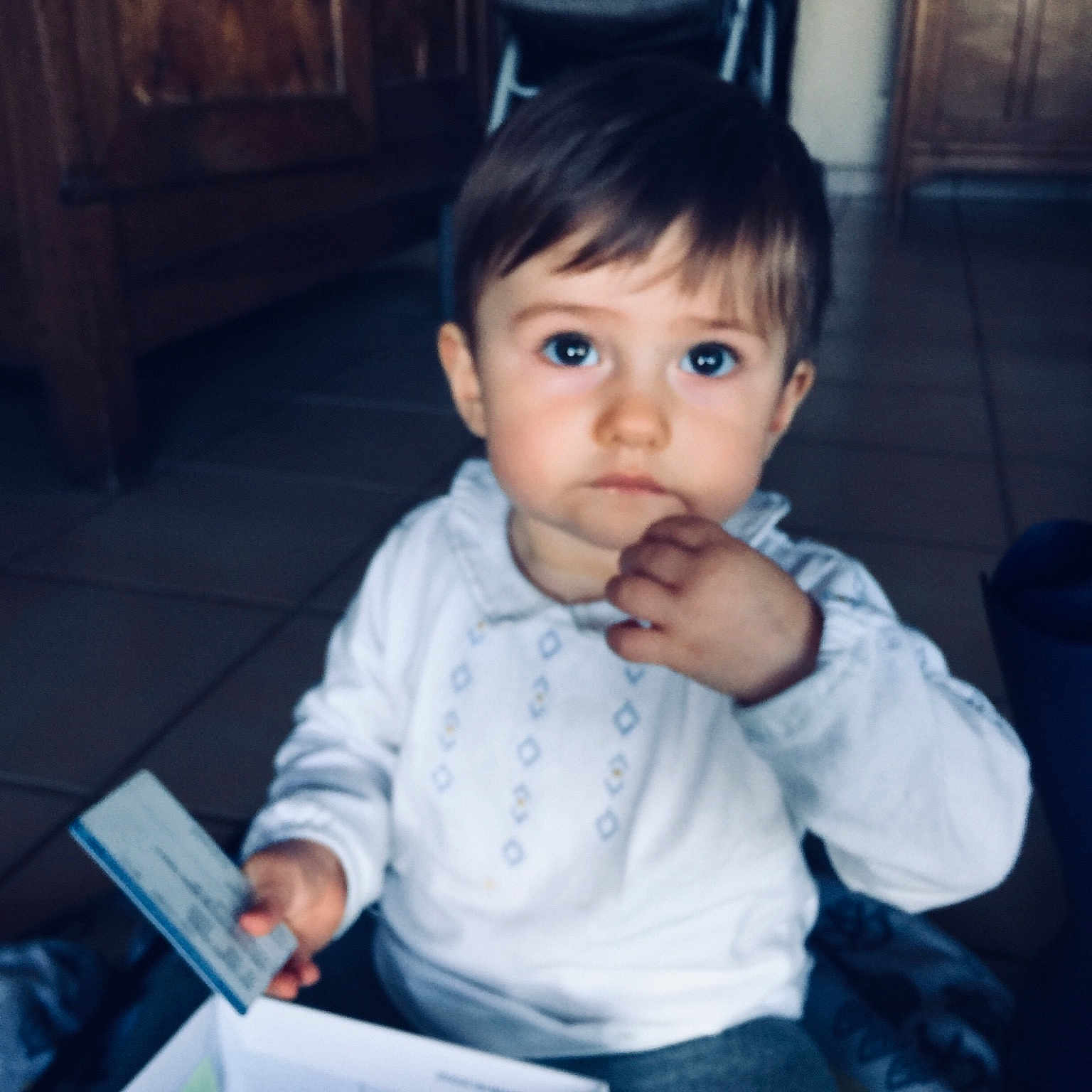 Garance a rejoint le concours — aidez-le/la à gagner de superbes lots ! baby, cheek, child, cloud, comfort_food, cuisine, eating, electronic_device, eye, face, food, head, lunch, meal, person, sitting, snapshot, toddler