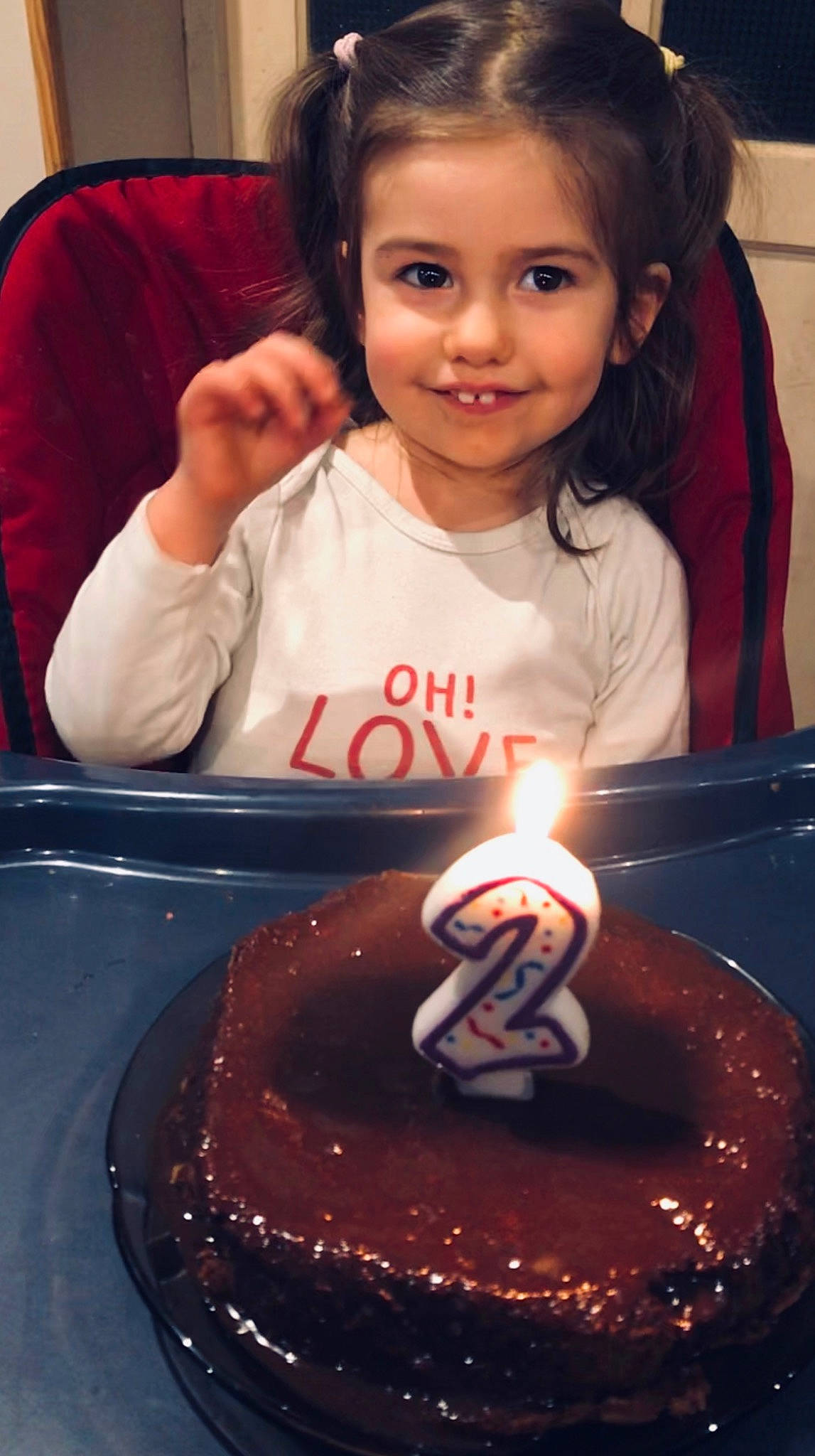 Garance a rejoint le concours — aidez-le/la à gagner de superbes lots ! baked_goods, baking, birthday, birthday_cake, buttercream, cake, cake_decorating, candle, child, chocolate, chocolate_cake, cuisine, dessert, food, icing, joy, party, person, sachertorte, sweetness