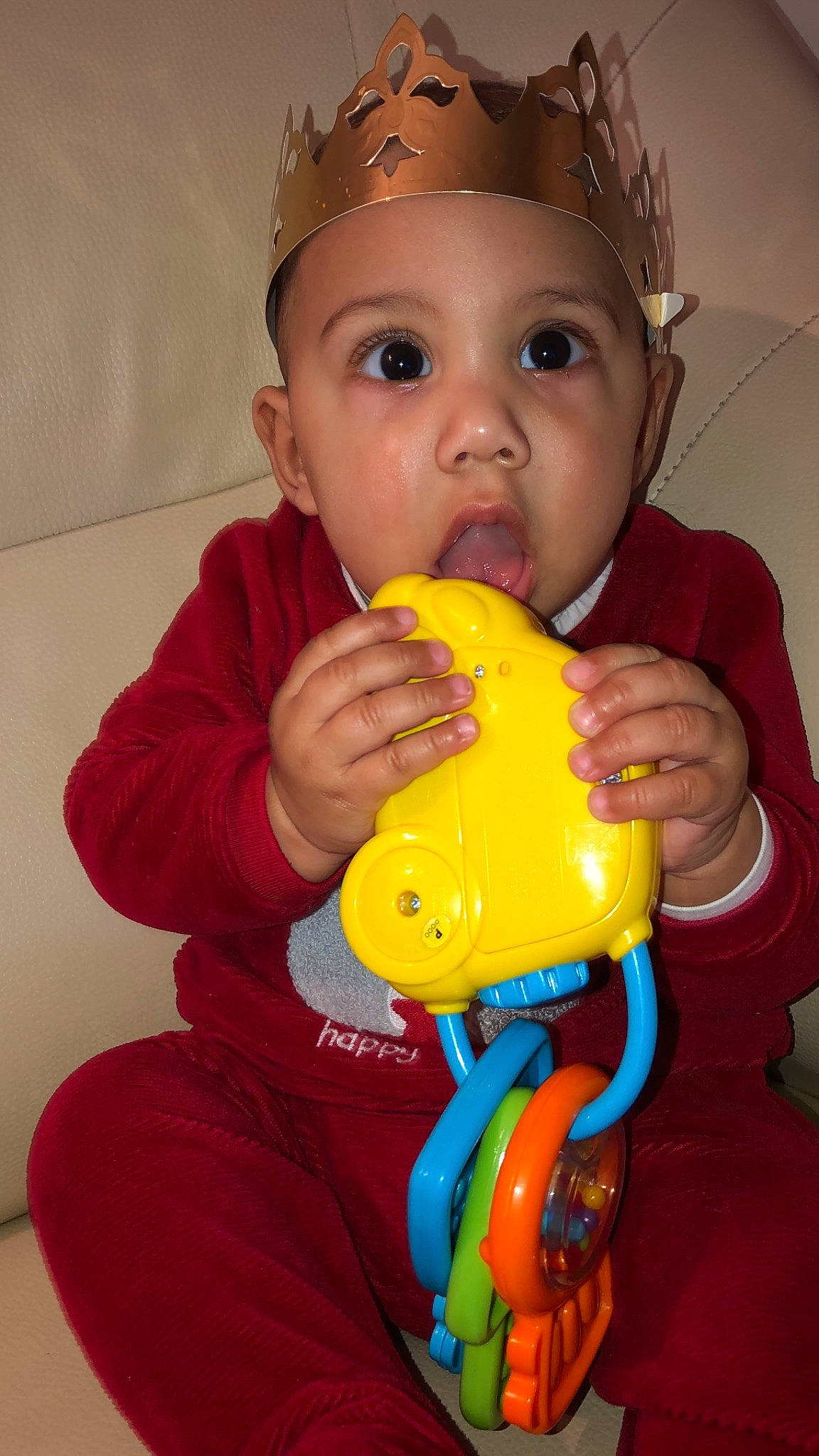 Noam participe au concours pour gagner de l'argent avec cette photo : baby, baby_playing_with_toys, baby_products, baby_toys, child, person, play, surprise, toddler, toy
