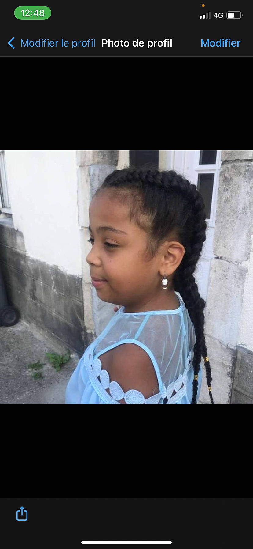 Anastasia a rejoint le concours — aidez-le/la à gagner de superbes lots ! black_hair, child, electric_blue, eyebrow, eyelash, flash_photography, forehead, fun, happy, neck, nose, person, portrait, shoulder, sitting, skin, sleeve, street_fashion, t_shirt, toddler