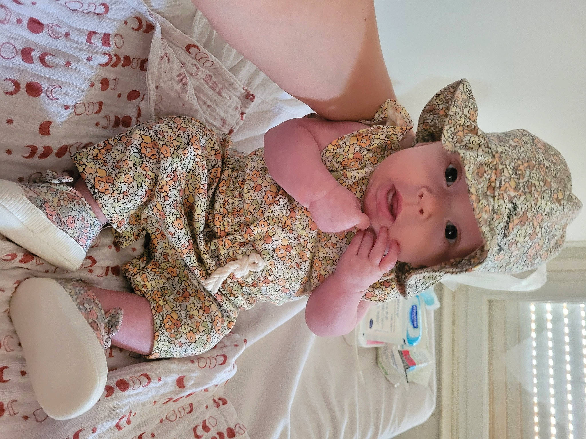 Anna a rejoint le concours — aidez-le/la à gagner de superbes lots ! baby, baby_toddler_clothing, child, day_dress, doll, dress, eyelash, fawn, finger, head, headwear, human_body, jewellery, pattern, person, pink, plant, skin, sleeve, surprise