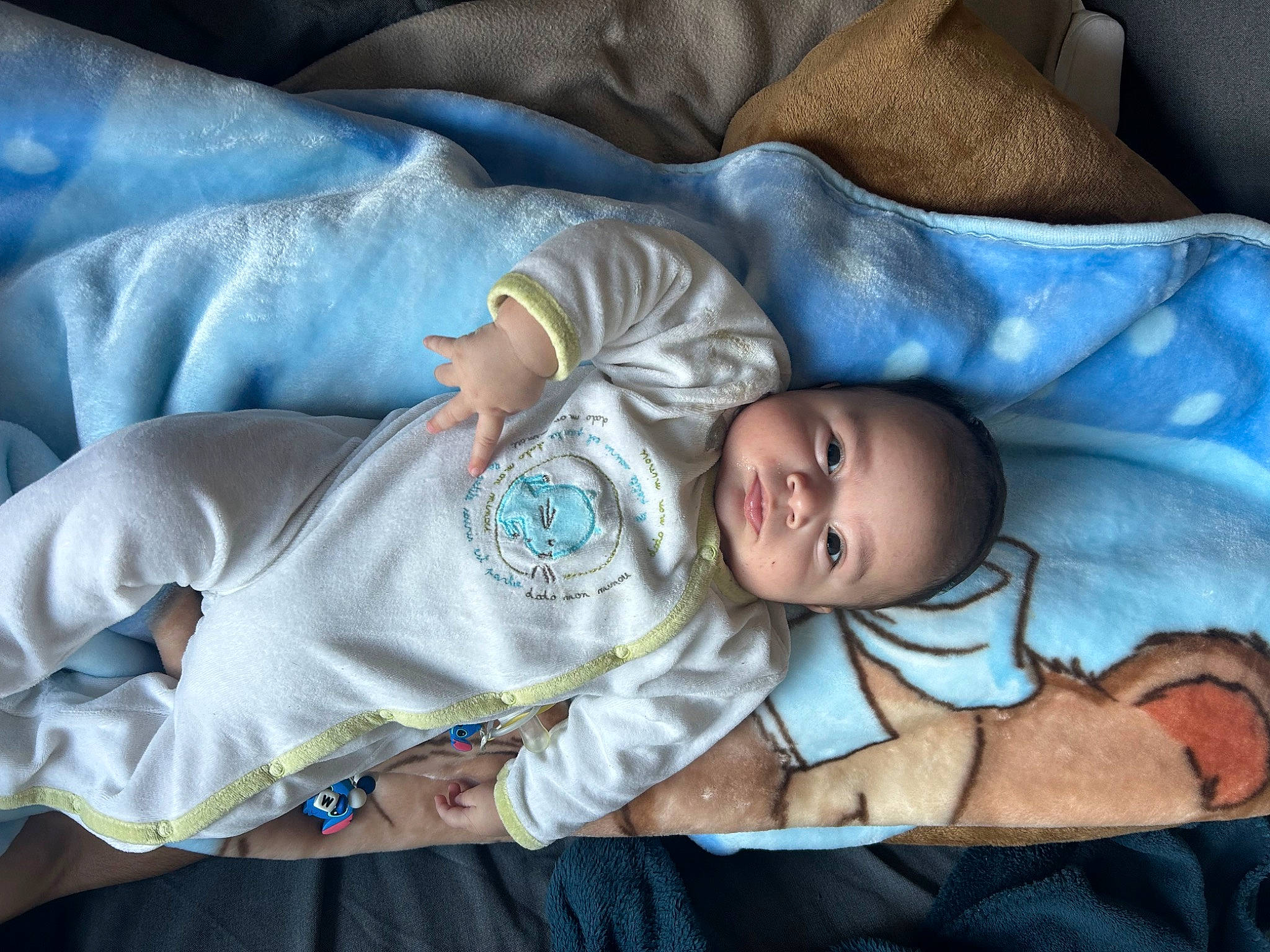 Miran a rejoint le concours — aidez-le/la à gagner de superbes lots ! baby, baby_products, baby_sleeping, baby_toddler_clothing, bedding, bedtime, child, comfort, couch, eye, head, linens, mouth, nap, person, product, room, sleep, smile, textile