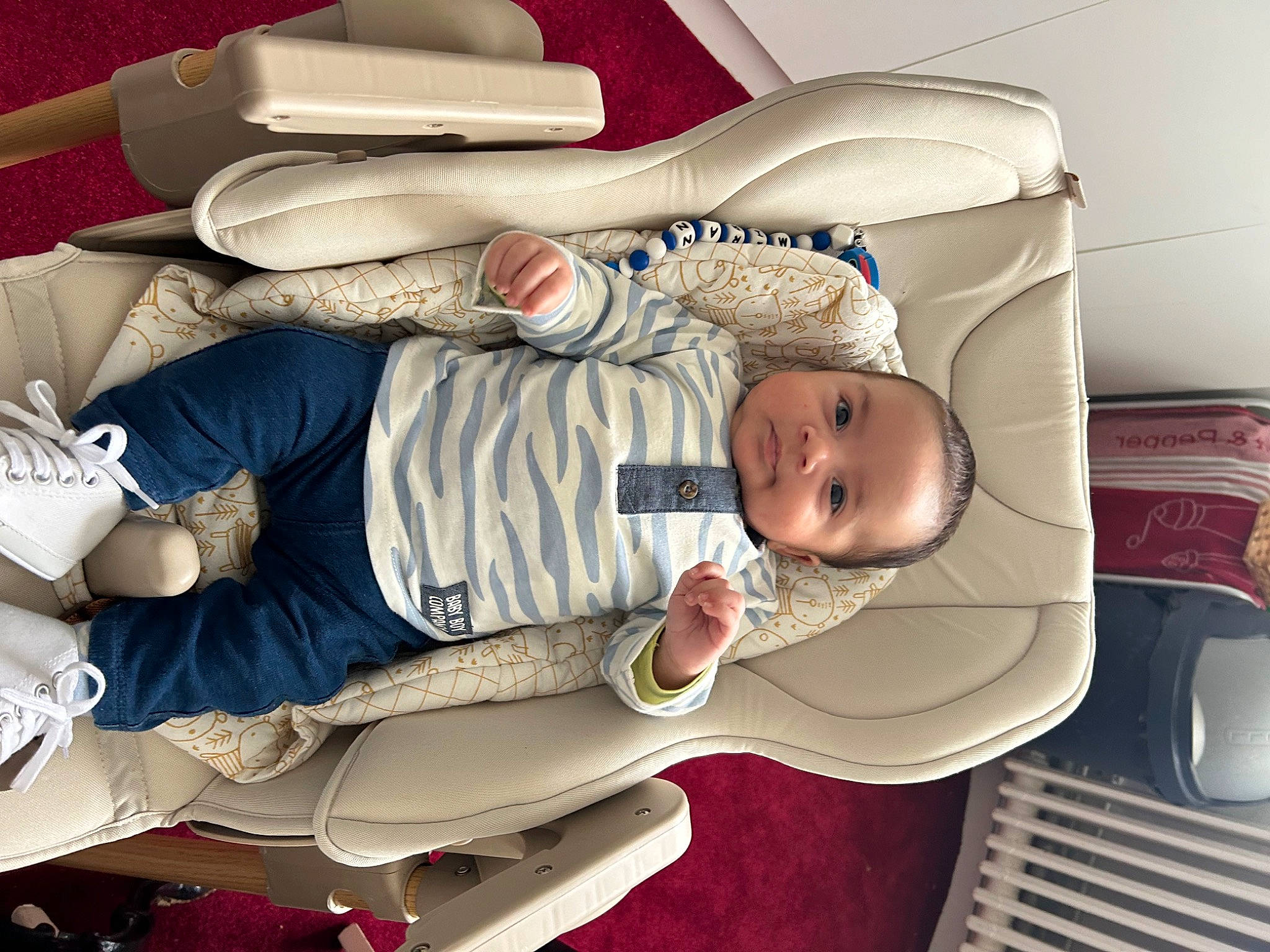 Miran participe au concours pour gagner de l'argent avec cette photo : baby, baby_carriage, baby_products, baby_safety, baby_sleeping, baby_toddler_clothing, carmine, child, comfort, gesture, hat, linens, person, room, sitting, toddler, white