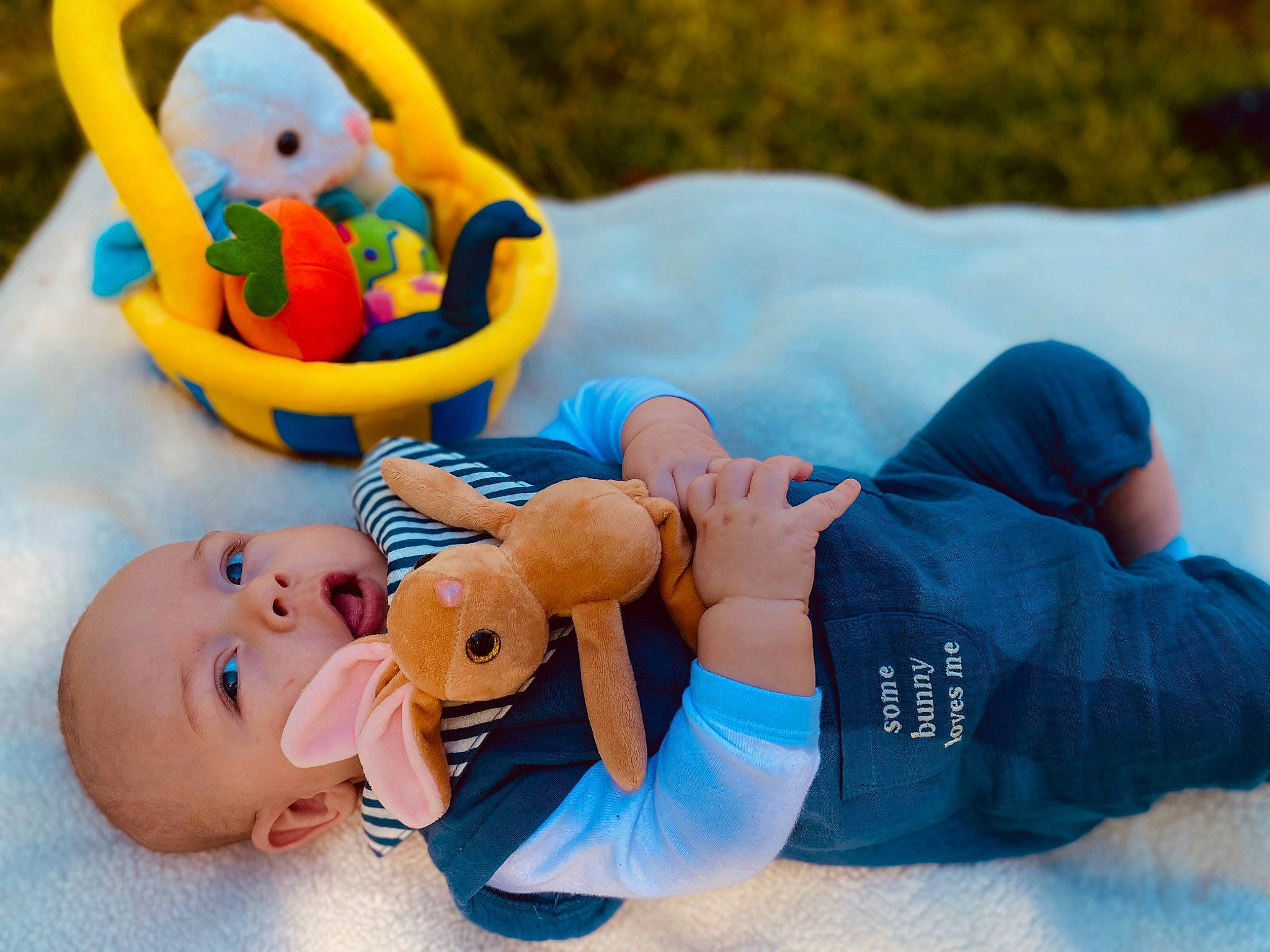 Niklaus is registered to the contest to win money with this photo: baby, baby_playing_with_toys, baby_products, baby_toddler_clothing, baby_toys, child, finger, fun, gesture, happy, human, leisure, mammal, organ, person, playing_with_kids, stuffed_toy, textile, toddler, toy