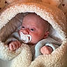 Liam a rejoint le concours — aidez-le/la à gagner de superbes lots ! baby, pacifier, blanket, cozy, infant, soft, cute, sleeping, child, warm, fur, knitwear, face, newborn, hands, wrapped, indoors, comfort, cuddle, portrait
