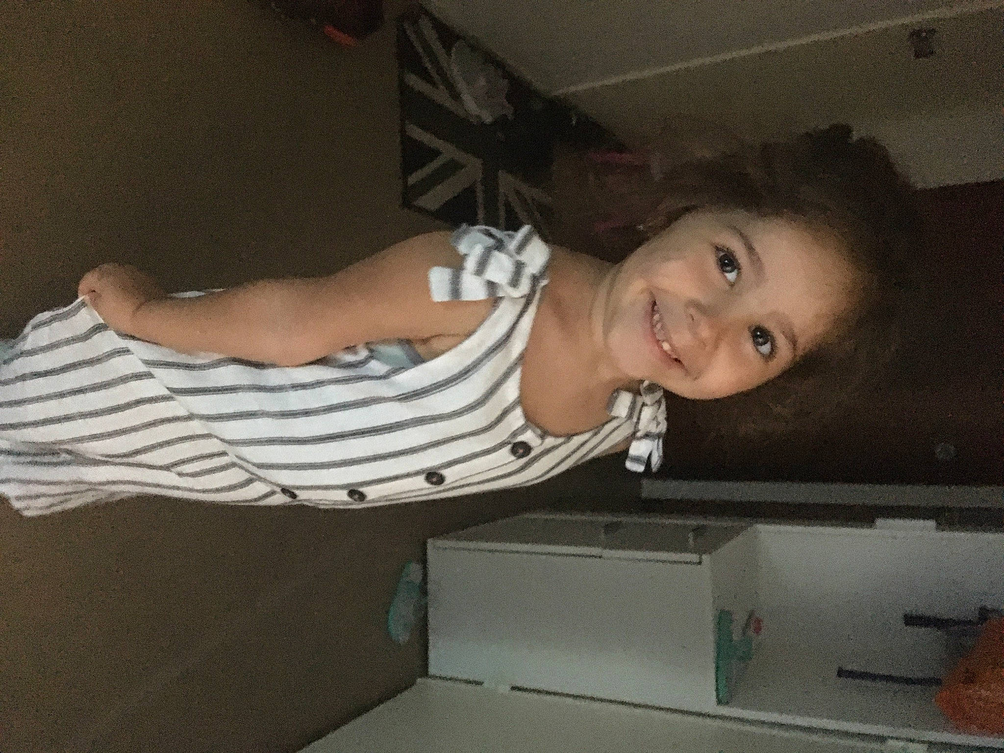 Ines participe au concours pour gagner de l'argent avec cette photo : black_hair, joy, long_hair, person, photography, selfie, smile