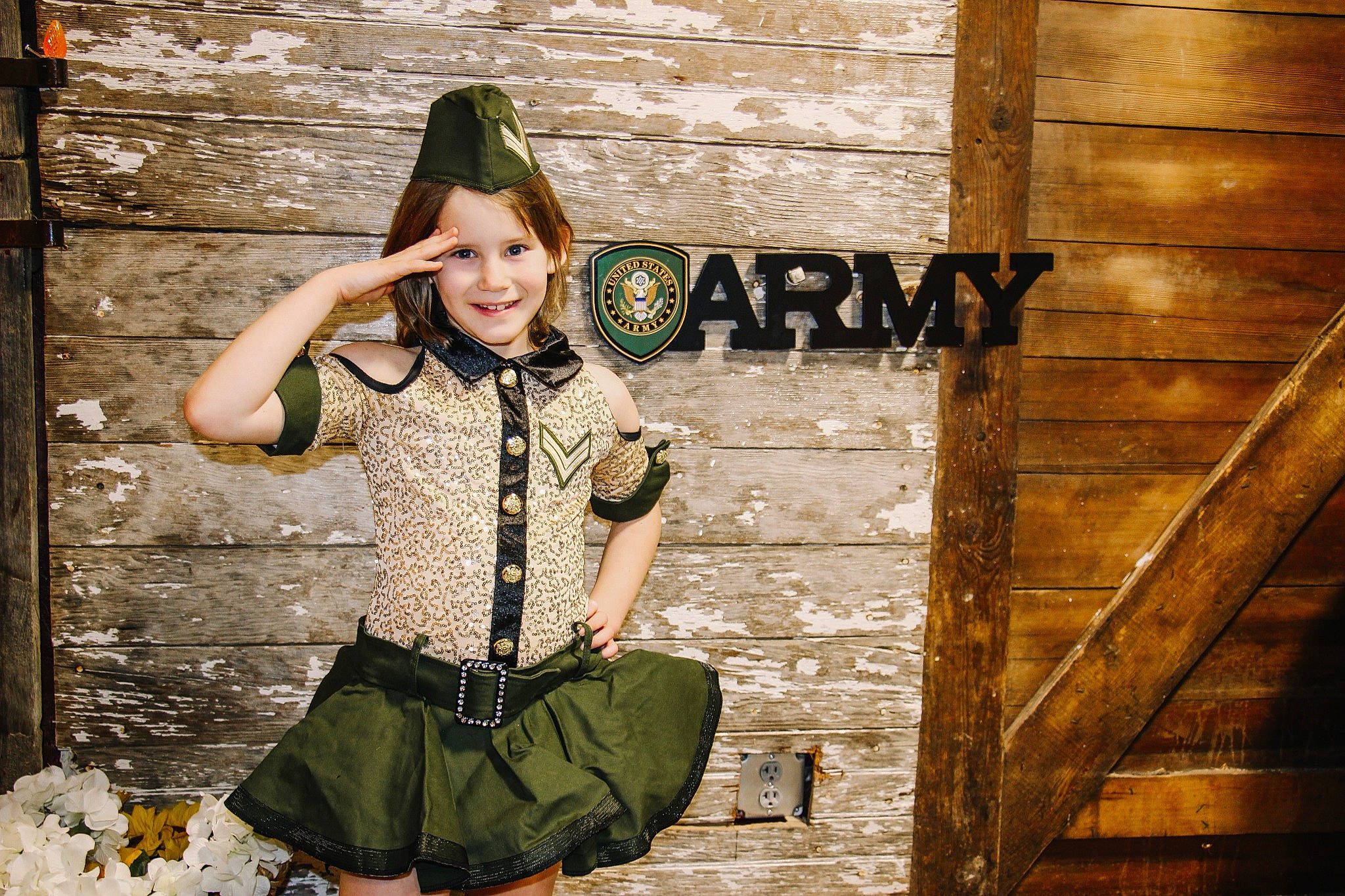 Portlyn is registered to the contest to win money with this photo: blond, brick, brown_hair, cool, eyewear, fashion_design, flash_photography, fun, happy, human_leg, jewellery, joy, pattern, person, sitting, sleeve, smile, t_shirt, textile, thigh