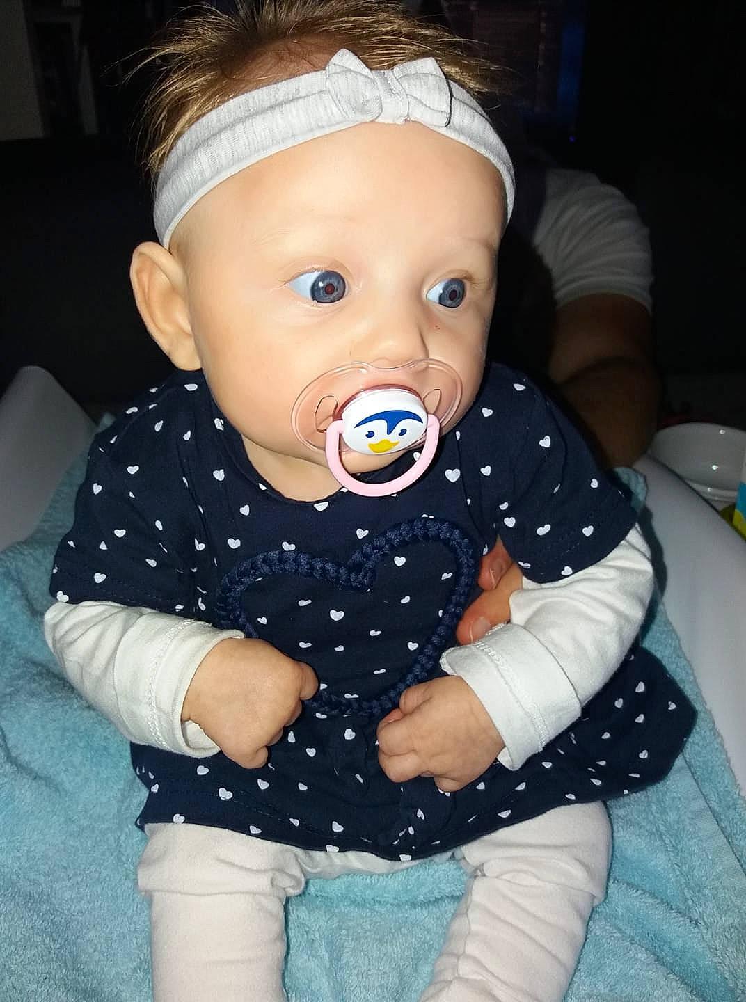 Lucy participe au concours pour gagner de l'argent avec cette photo : baby, cheek, child, forehead, head, joy, person, stuffed_toy, toddler, toy