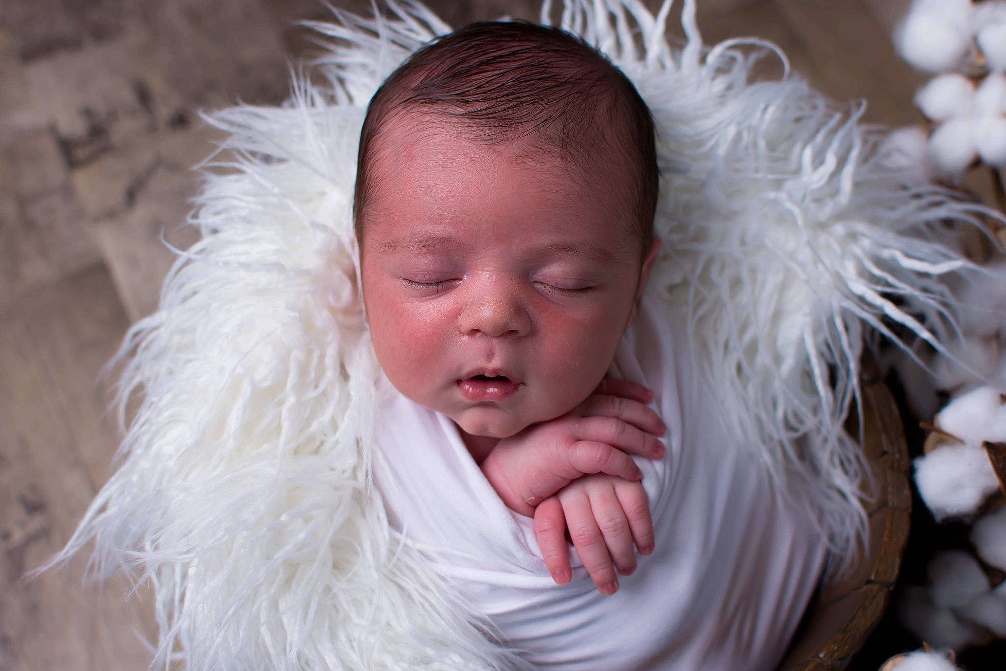 Kayden a rejoint le concours — aidez-le/la à gagner de superbes lots ! baby, baby_toddler_clothing, eye, eyelash, fashion_accessory, flash_photography, fur, gesture, grass, hair, happy, head, headpiece, lip, nose, people_in_nature, person, plant, smile, toddler