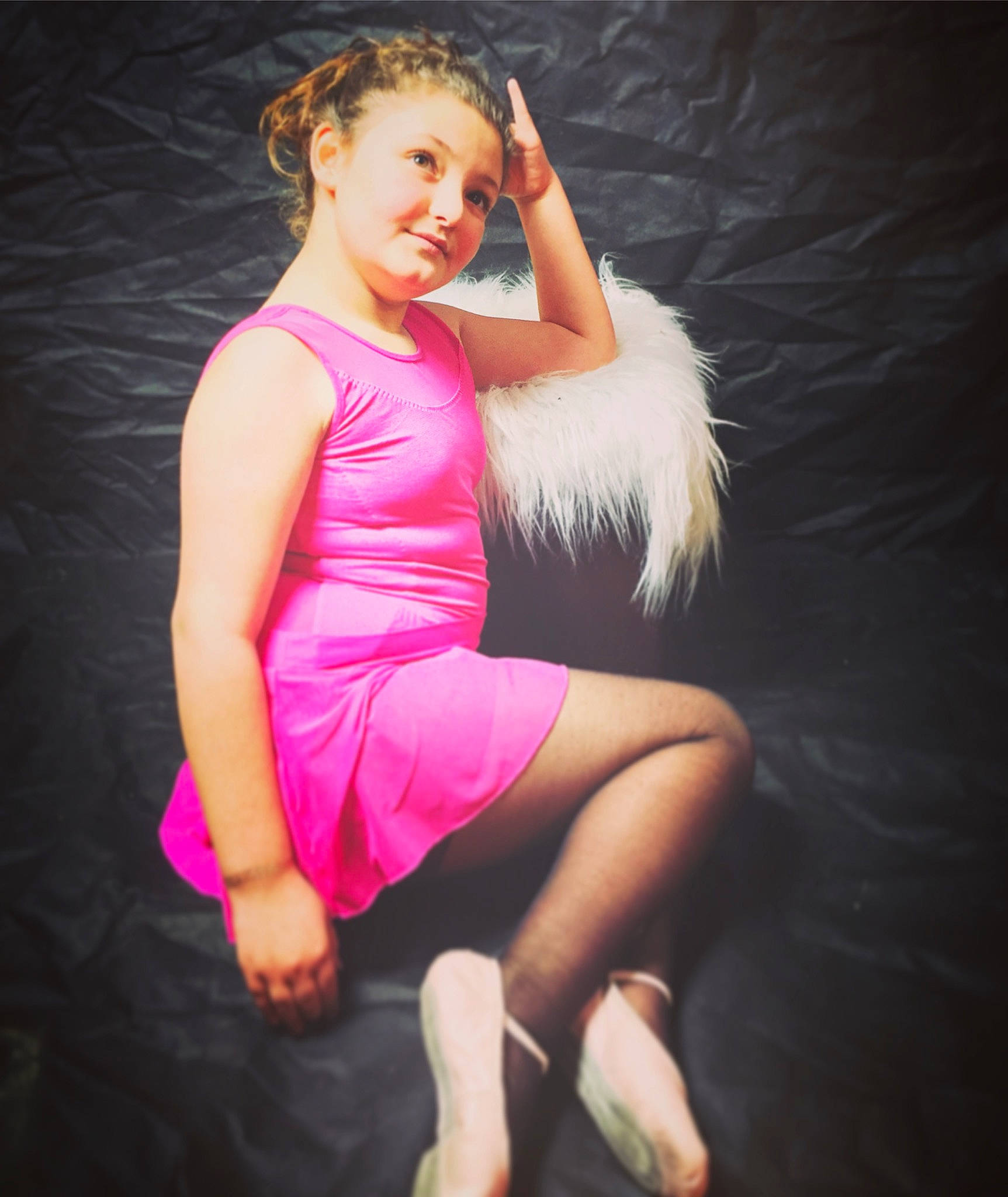 Ashley participe au concours pour gagner de l'argent avec cette photo : arm, beauty, blond, dance, fun, human_body, human_leg, joy, leg, long_hair, magenta, performance, person, photo_shoot, photography, pink, shoe, sitting, smile, sportswear