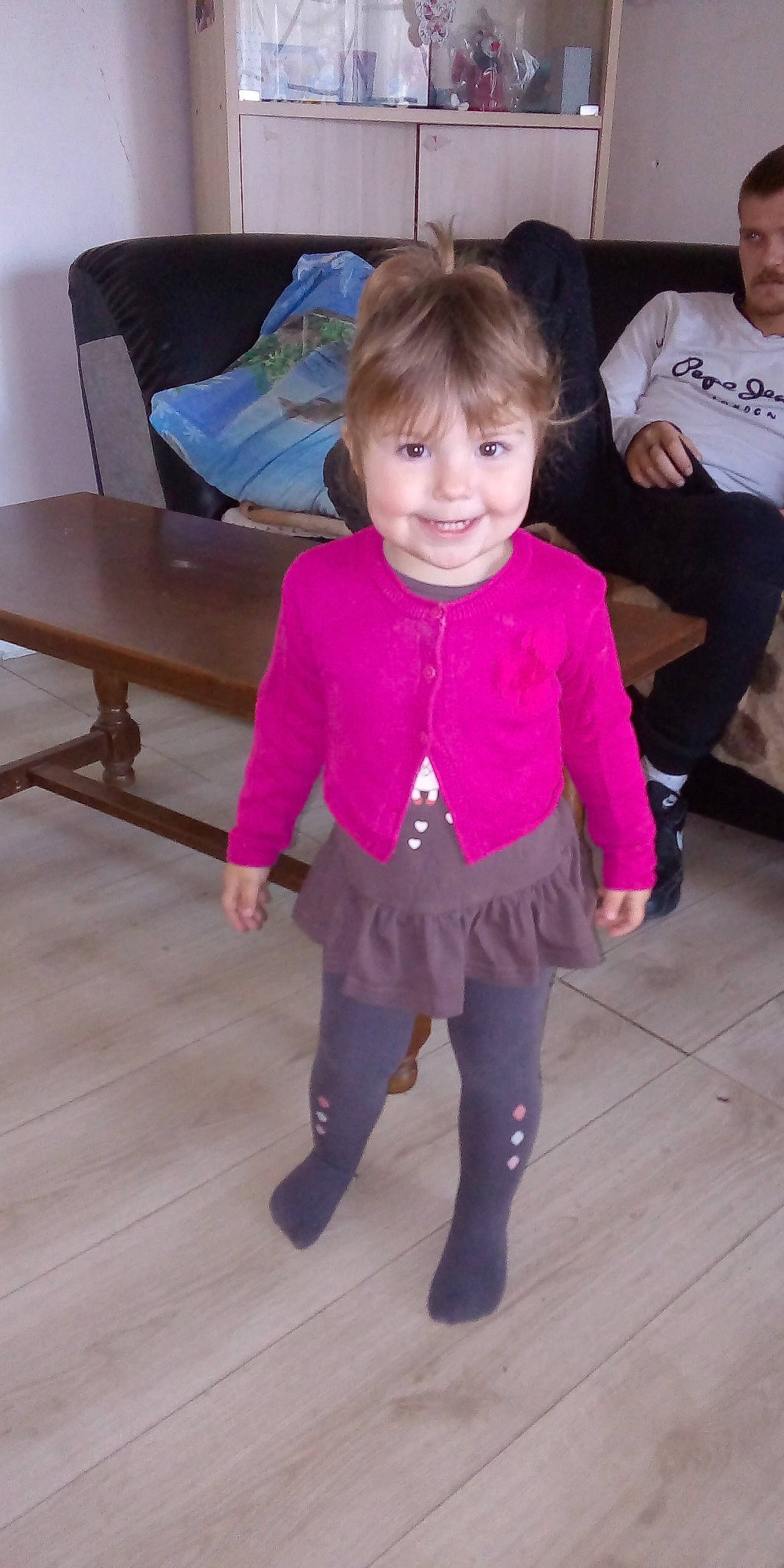 Julia a rejoint le concours — aidez-le/la à gagner de superbes lots ! child, clothing, costume, joy, leggings, magenta, person, pink, tights, toddler