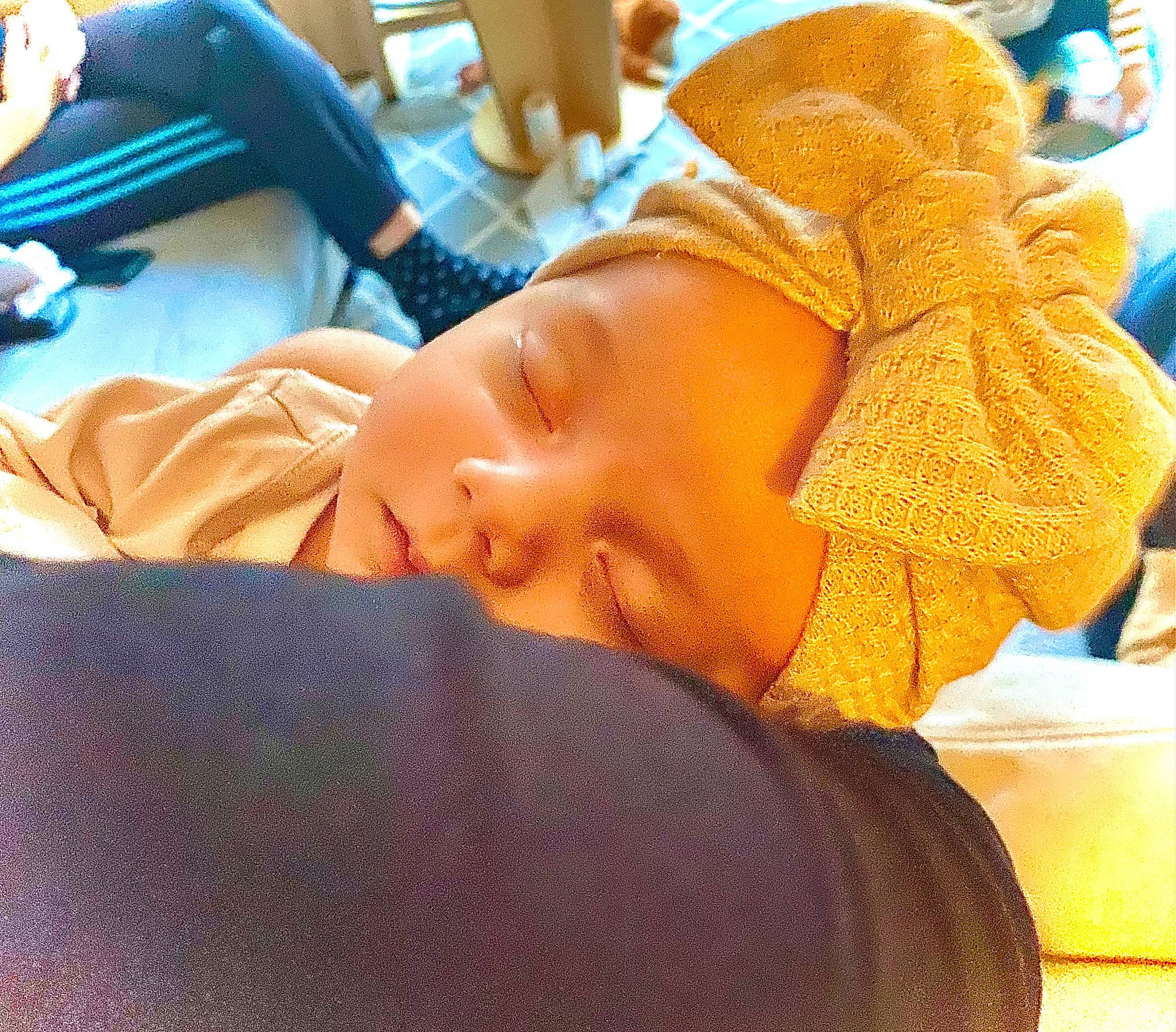 Ema a rejoint le concours — aidez-le/la à gagner de superbes lots ! baby, child, comfort, elbow, eyelash, fun, happy, human_leg, leisure, nail, nap, person, room, sitting, skin, sleep, thigh, thumb, toddler