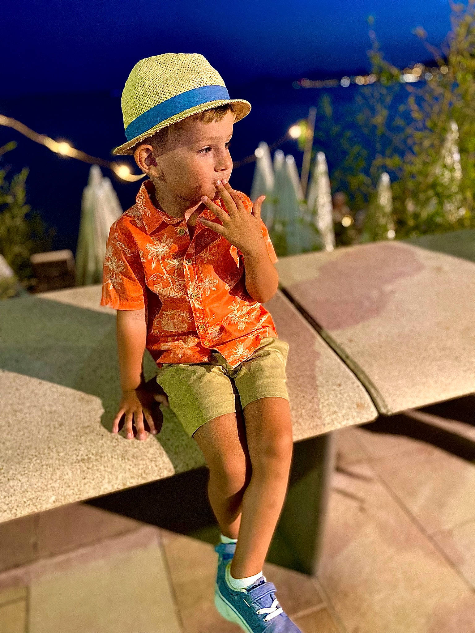 Pavle participe au concours pour gagner de l'argent avec cette photo : cap, event, eyewear, fashion_accessory, fun, grass, happy, hat, headwear, human_leg, leg, leisure, magenta, person, pink, recreation, shorts, sun_hat, thigh, toddler