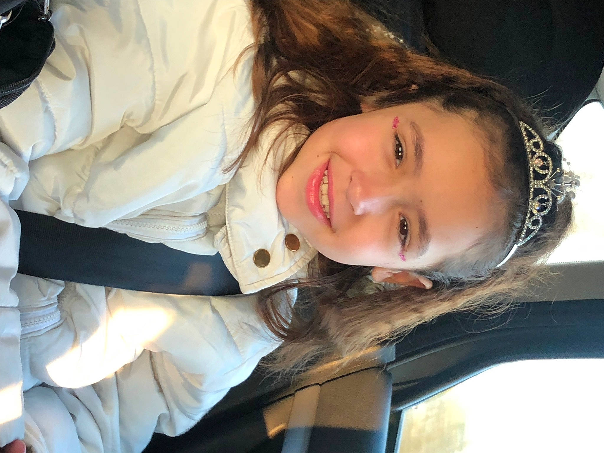 Krypton a rejoint le concours — aidez-le/la à gagner de superbes lots ! blond, comfort, cool, eye, eyebrow, eyelash, face, facial_expression, flash_photography, fun, gesture, hairstyle, happy, joy, layered_hair, lip, long_hair, mouth, person, skin