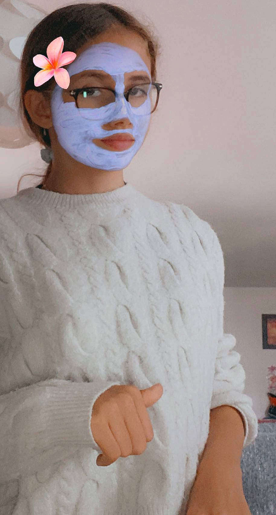 Lylou a rejoint le concours — aidez-le/la à gagner de superbes lots ! art, chest, chin, eyelash, eyewear, fashion_accessory, fashion_design, headgear, headpiece, lip, neck, person, personal_protective_equipment, picture_frame, shoulder, sleeve, sunglasses, toy, vision_care, white