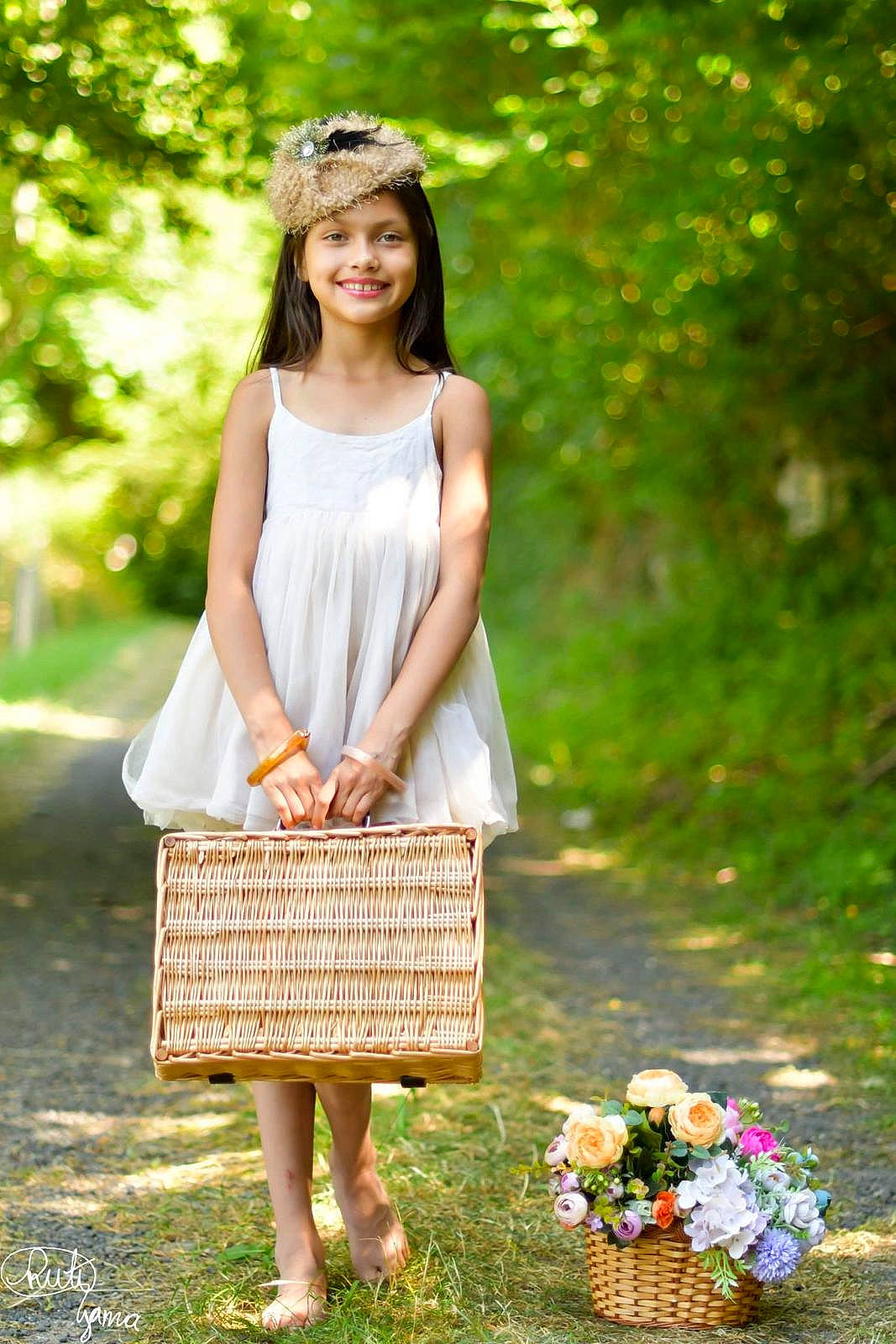 Nathalya participe au concours pour gagner de l'argent avec cette photo : blond, botany, day_dress, dress, event, fawn, flash_photography, formal_wear, grass, green, happy, headwear, joy, leisure, natural_environment, peach, people_in_nature, person, plant, shoe