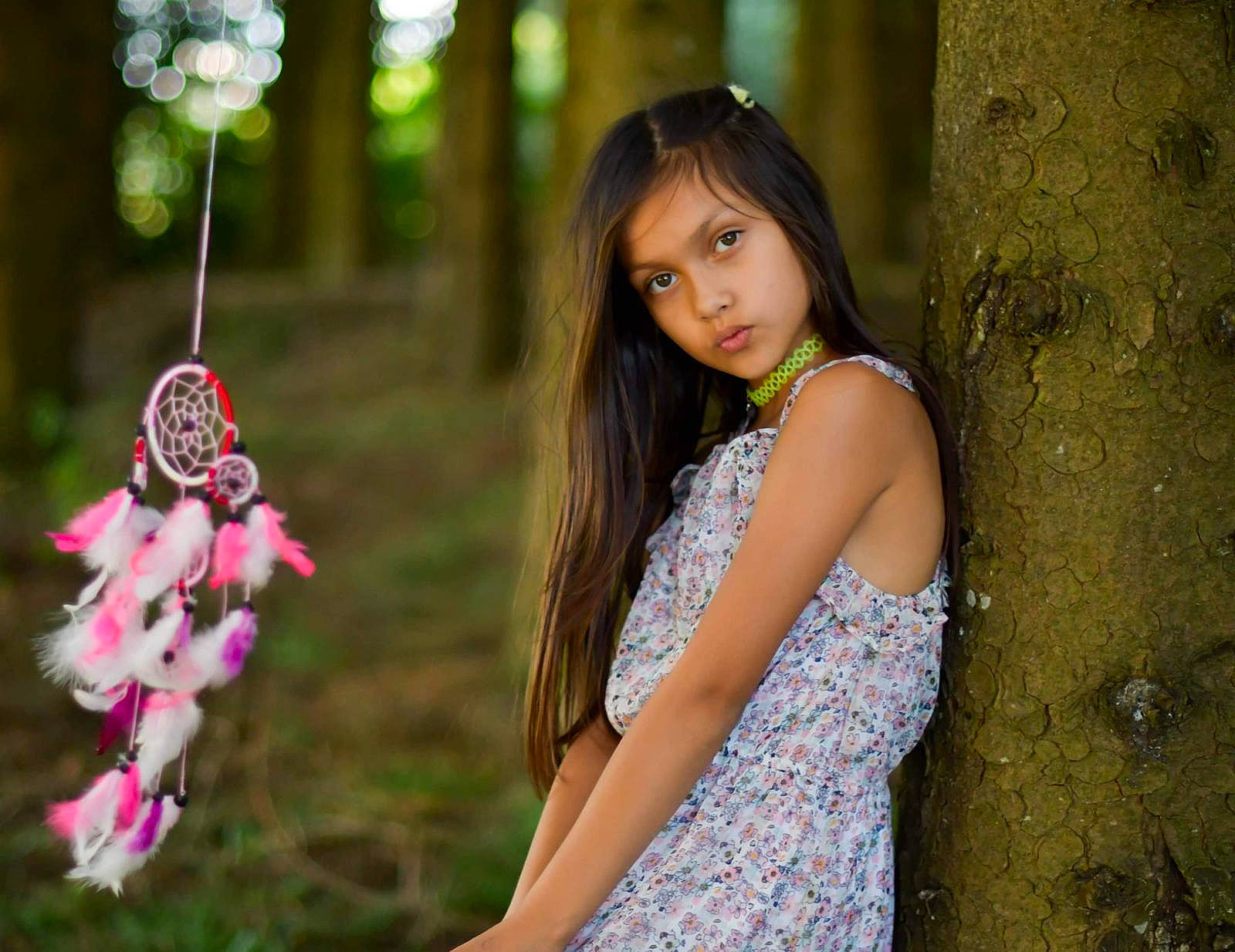 Nathalya participe au concours pour gagner de l'argent avec cette photo : black_hair, day_dress, facial_expression, fawn, flash_photography, grass, hair, hairstyle, happy, leaf, lip, long_hair, nature, people, people_in_nature, person, petal, plant, skin, tree