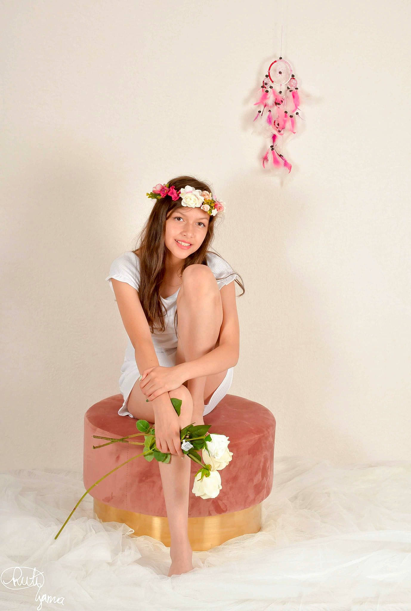 Nataly participe au concours pour gagner de l'argent avec cette photo : art_model, black_hair, fashion_design, fashion_model, flash_photography, flower, hair_accessory, happy, headgear, headpiece, headwear, human_leg, joy, knee, magenta, person, petal, pink, skin, smile