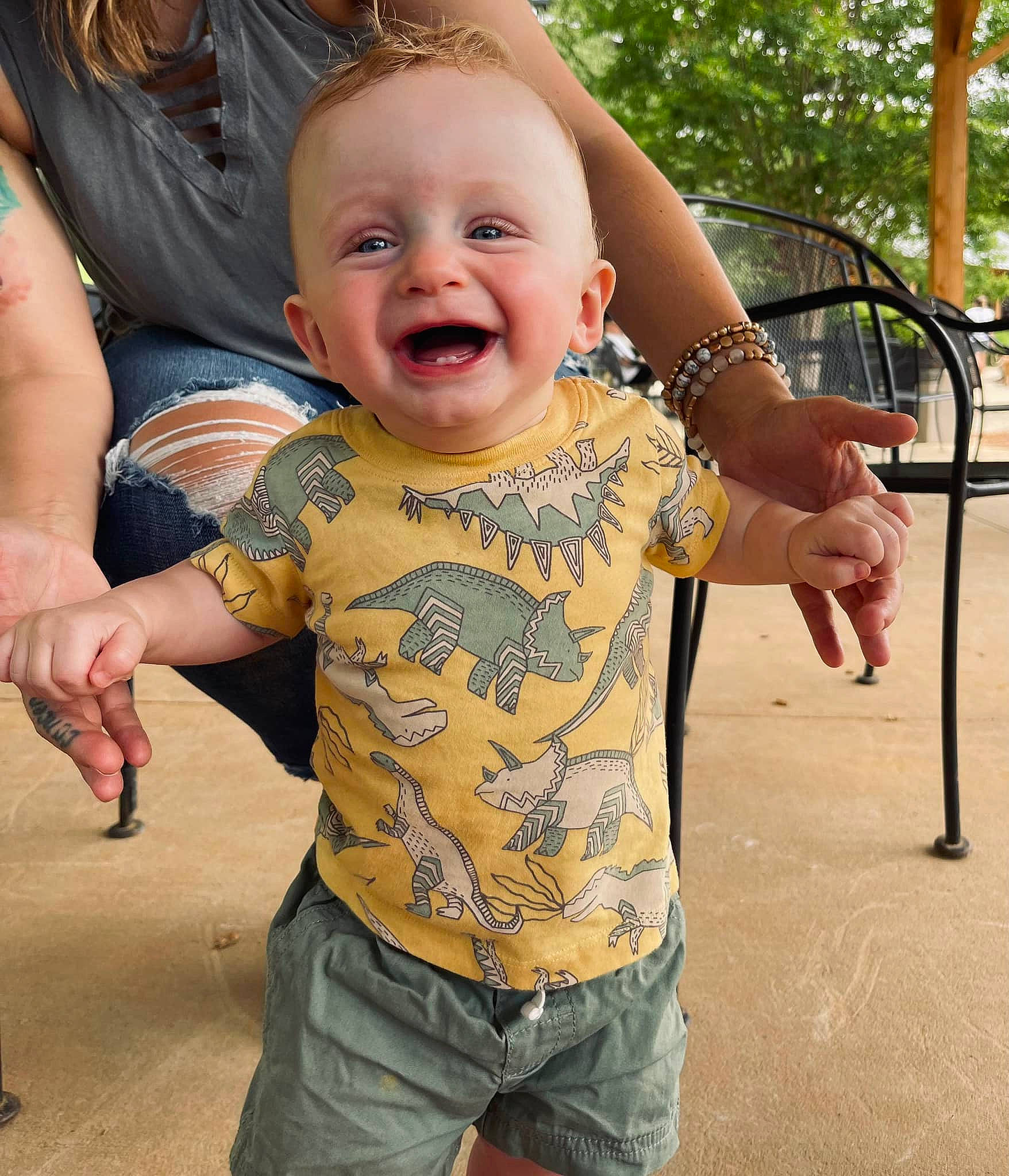 Brodie is registered to the contest to win money with this photo: cheek, eye, face, finger, gesture, hair, hairstyle, hand, happy, iris, joint, joy, mouth, nose, people_in_nature, person, shoulder, skin, sleeve, smile