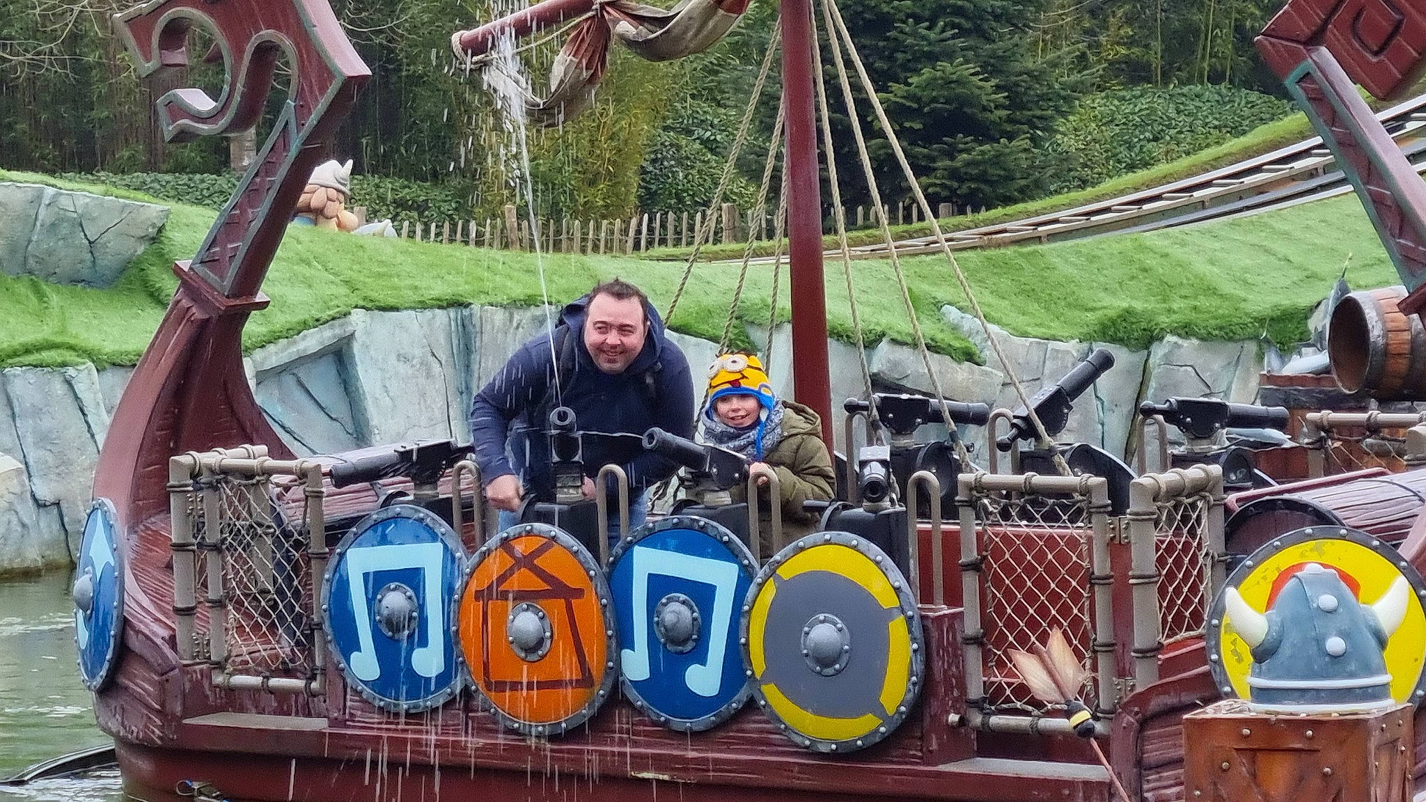 Mattéo a rejoint le concours — aidez-le/la à gagner de superbes lots ! amusement_park, amusement_ride, auto_part, automotive_tire, automotive_wheel_system, engineering, event, fun, gas, headwear, joy, leisure, motor_vehicle, nonbuilding_structure, outdoor_recreation, people, person, personal_protective_equipment, plant, public_space