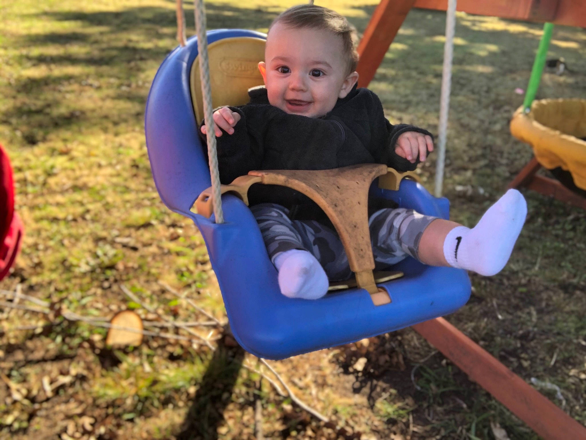 Tanden is registered to the contest to win money with this photo: child, fun, human_settlement, joy, leisure, outdoor_play_equipment, person, play, playground, public_space, sitting, swing, toddler