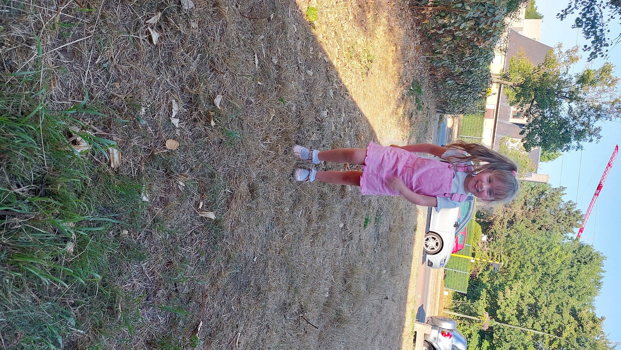 Anaïs a rejoint le concours — aidez-le/la à gagner de superbes lots ! concrete, fun, grass, joy, leisure, magenta, person, plant, recreation, shadow, sidewalk, sky, soil, street_light, toddler, tree, walking_shoe