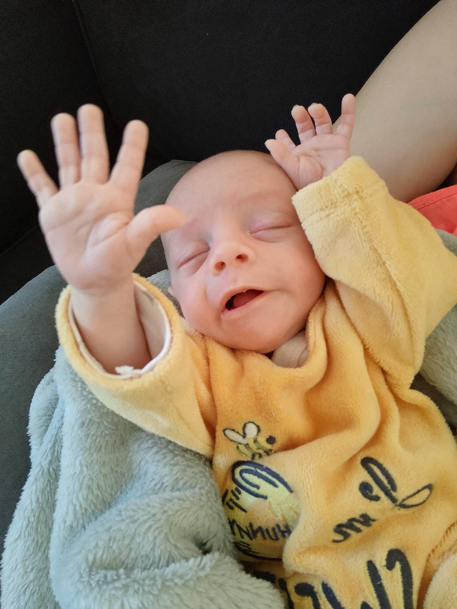 Mike a rejoint le concours — aidez-le/la à gagner de superbes lots ! arm, baby, baby_toddler_clothing, cheek, chin, comfort, ear, eye, eyebrow, face, hand, happy, head, mouth, neck, nose, person, product, skin, sleeve