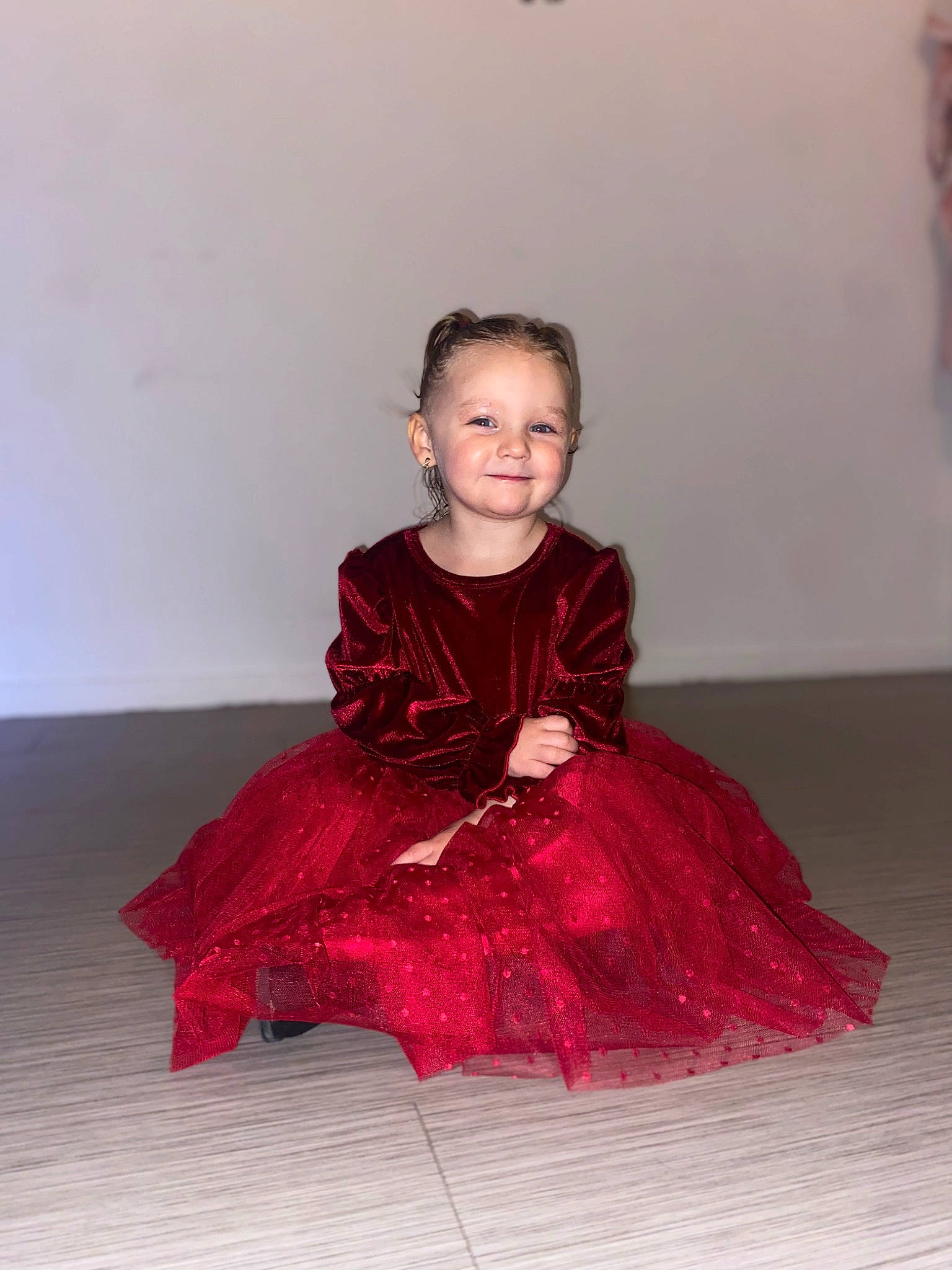 Alyah a rejoint le concours — aidez-le/la à gagner de superbes lots ! baby_toddler_clothing, day_dress, dress, embellishment, event, face, fashion_design, flooring, formal_wear, fun, happy, joy, magenta, neck, one_piece_garment, pattern, person, sitting, sleeve, smile