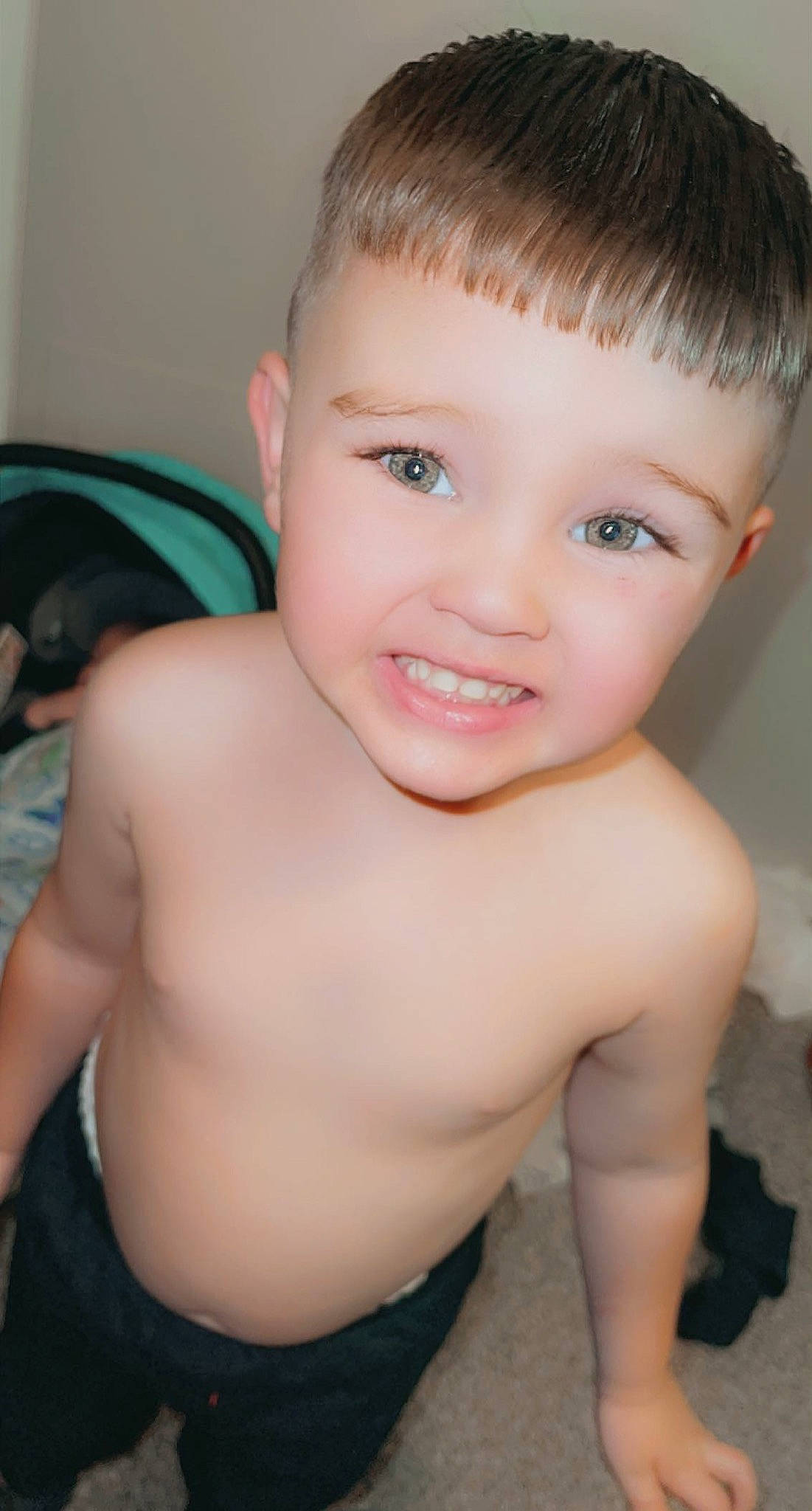 Gunnar is registered to the contest to win money with this photo: cheek, chin, ear, eye, eyebrow, eyelash, flash_photography, forehead, hair, hairstyle, human_body, jaw, joint, joy, lip, muscle, neck, nose, person, shoulder