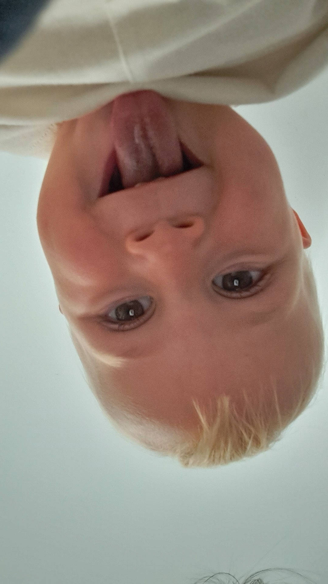 Louca participe au concours pour gagner de l'argent avec cette photo : bathing, cheek, child, chin, ear, eyebrow, eyelash, flesh, forehead, iris, jaw, lip, mouth, neck, nose, peach, person, plastic, skin, toy