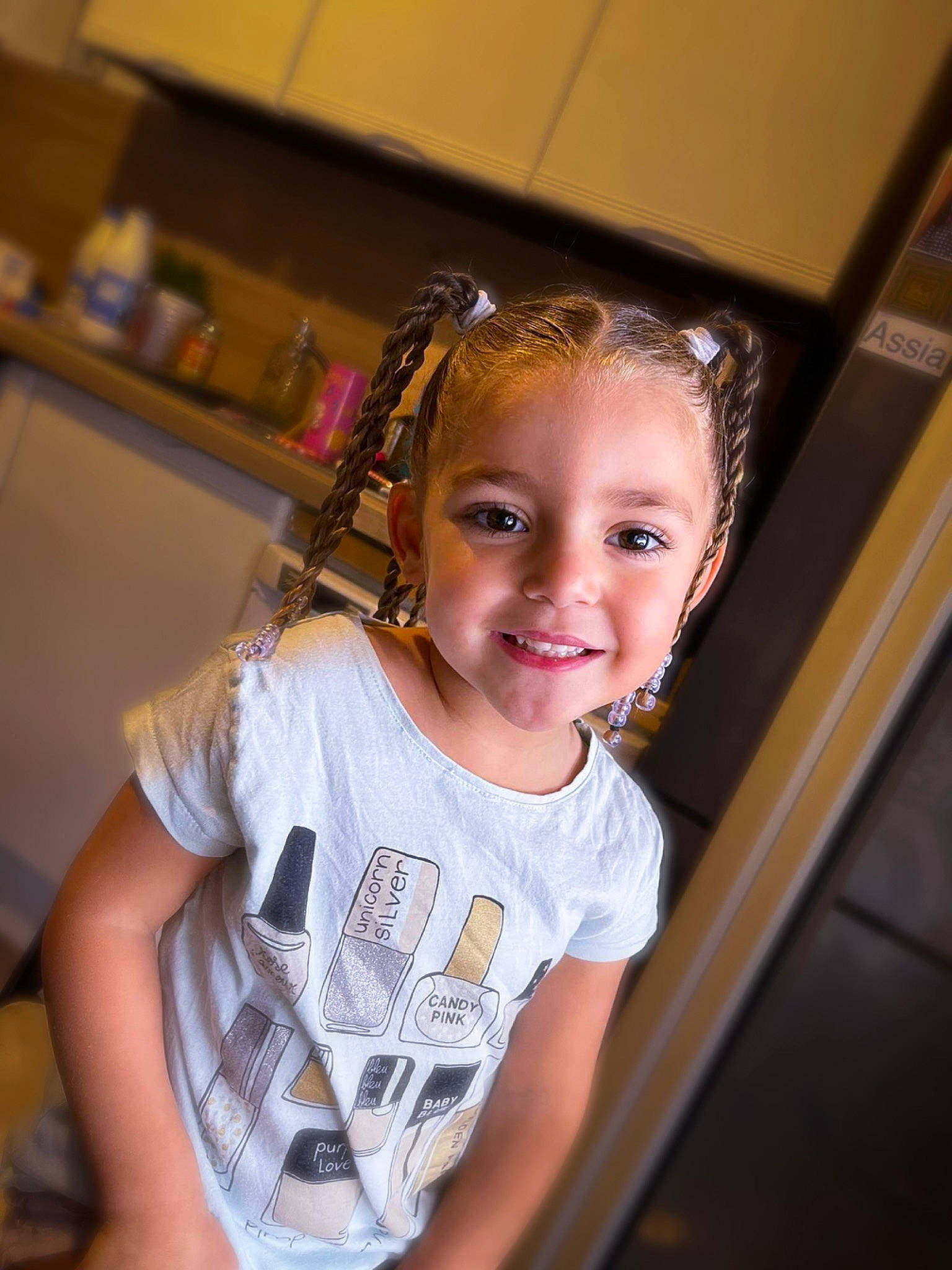 Kayla a rejoint le concours — aidez-le/la à gagner de superbes lots ! audio_equipment, blond, brown_hair, elbow, eyelash, eyewear, fashion_accessory, fashion_design, flash_photography, fun, happy, headband, jewellery, joy, long_hair, neck, person, shoulder, sleeve, smile