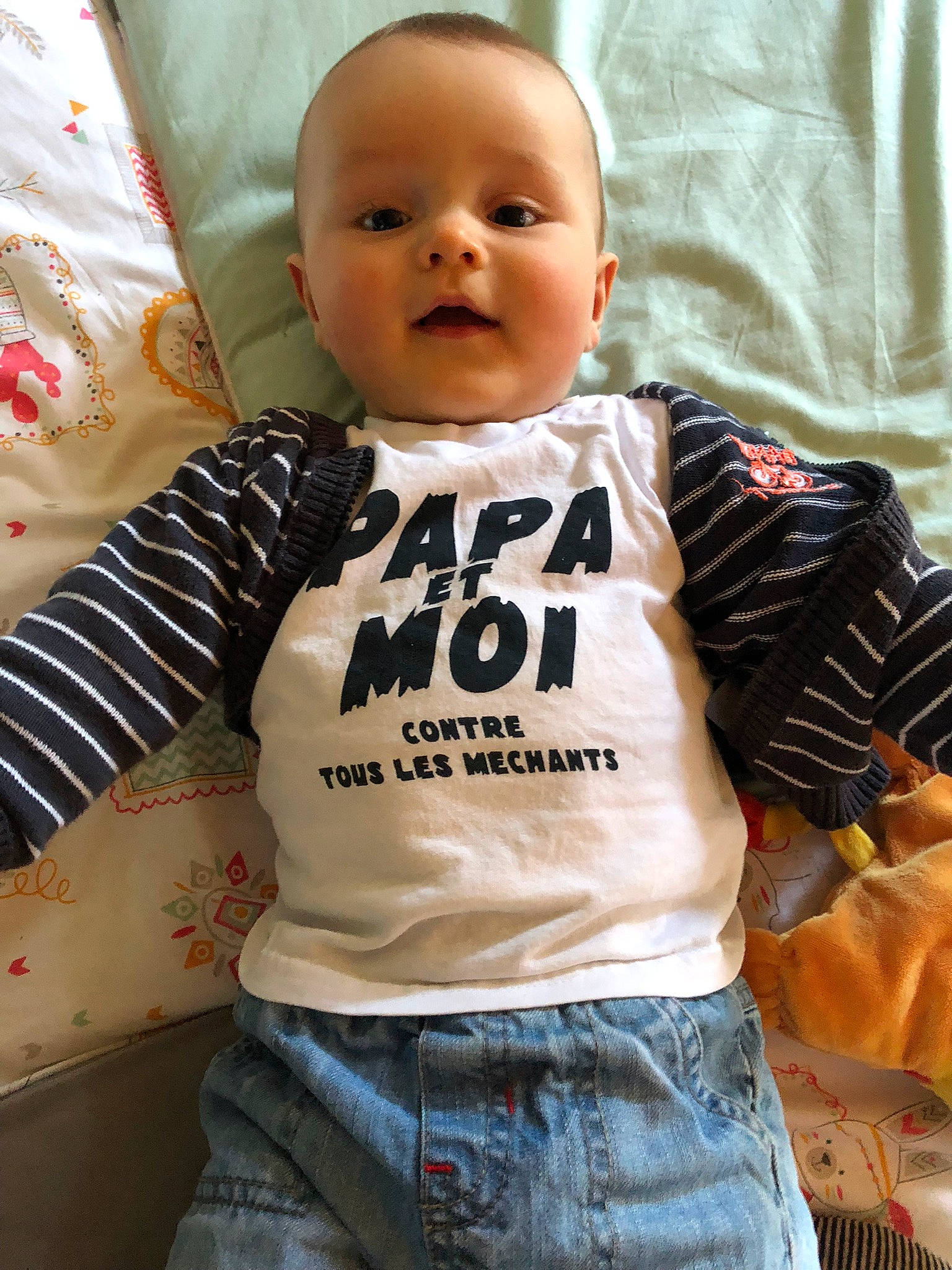 Louïs a rejoint le concours — aidez-le/la à gagner de superbes lots ! baby, baby_toddler_clothing, cheek, child, clothing, comfort, cool, eye, face, human_body, jeans, neck, orange, outerwear, person, product, skin, sleeve, t_shirt, toddler