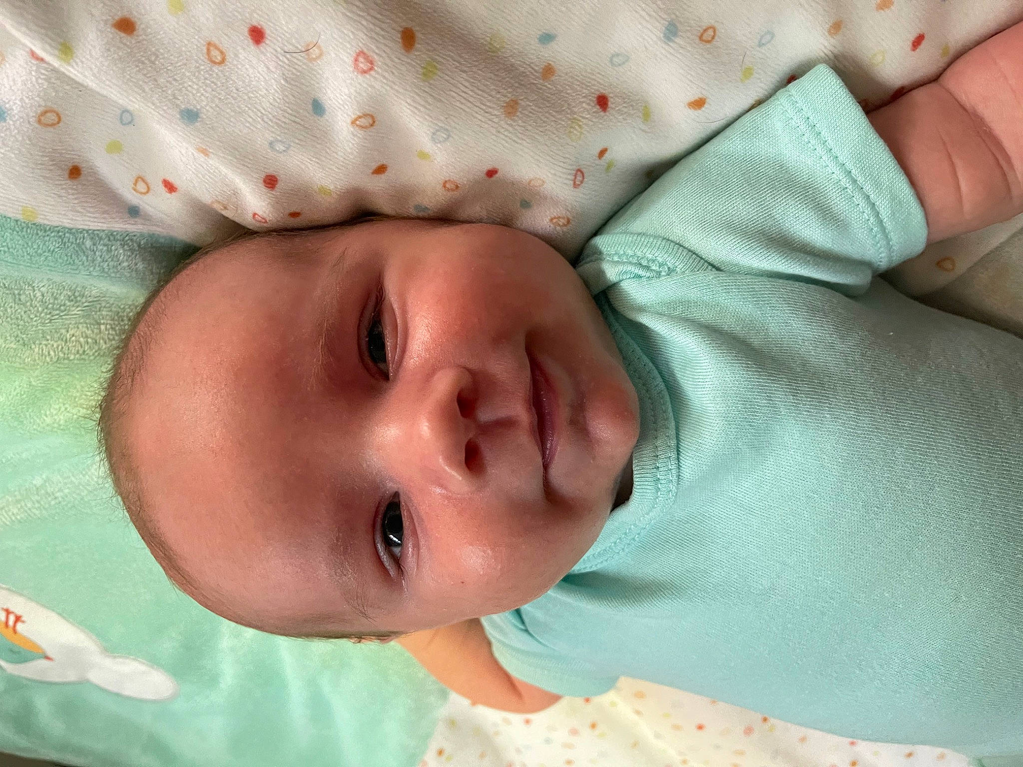 Milan participe au concours pour gagner de l'argent avec cette photo : baby, baby_products, baby_safety, baby_toddler_clothing, bedtime, cheek, child, comfort, happy, linens, nose, pattern, person, room, skin, smile, textile, thumb, toddler