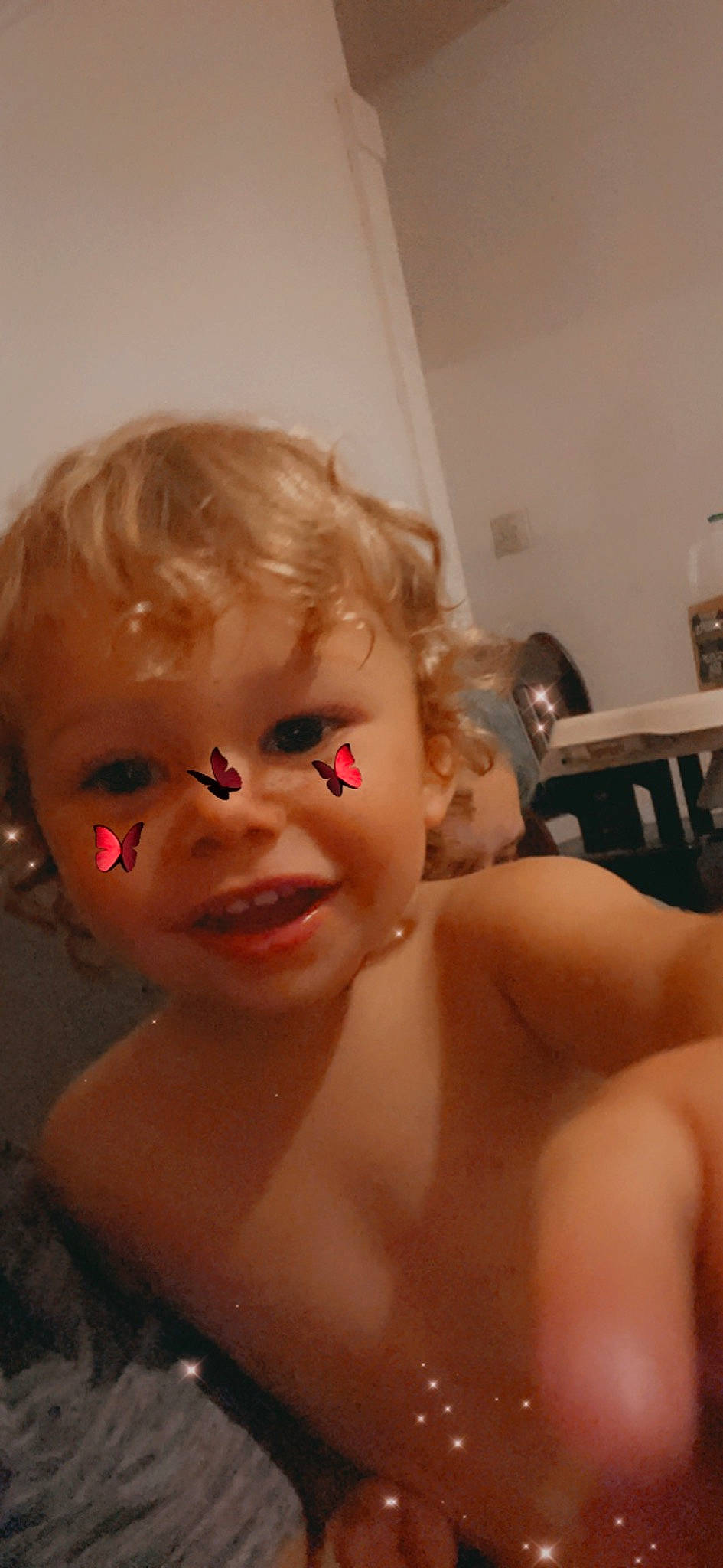 Leviathan is registered to the contest to win money with this photo: arm, cheek, chin, ear, eye, eyebrow, eyelash, face, forehead, hair, hand, head, human_body, jaw, lip, mouth, neck, nose, person, shoulder