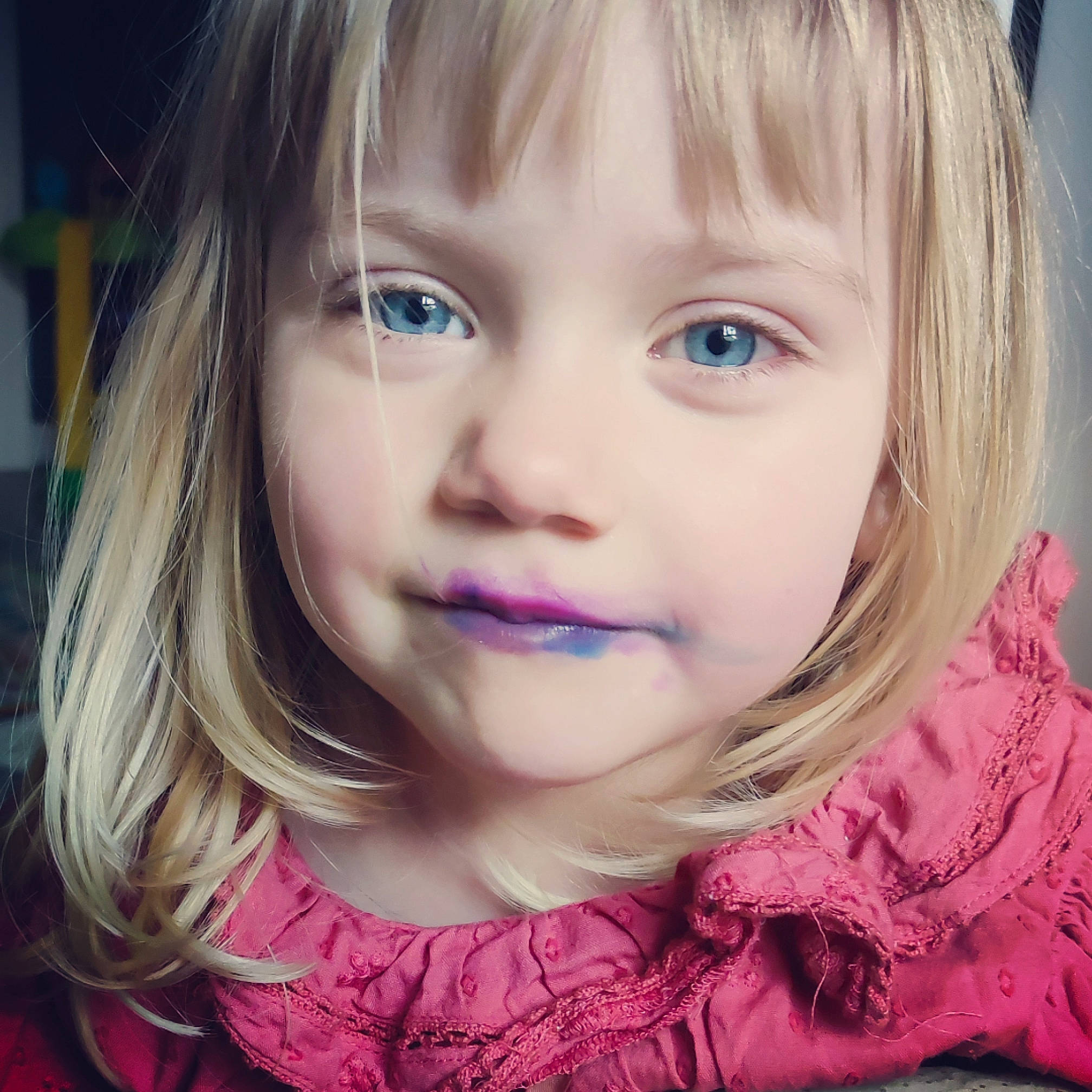 Ghjulia participe au concours pour gagner de l'argent avec cette photo : bangs, cheek, chin, ear, eyebrow, eyelash, forehead, happy, hime_cut, iris, jaw, layered_hair, lip, magenta, nose, person, pink, purple, skin, smile