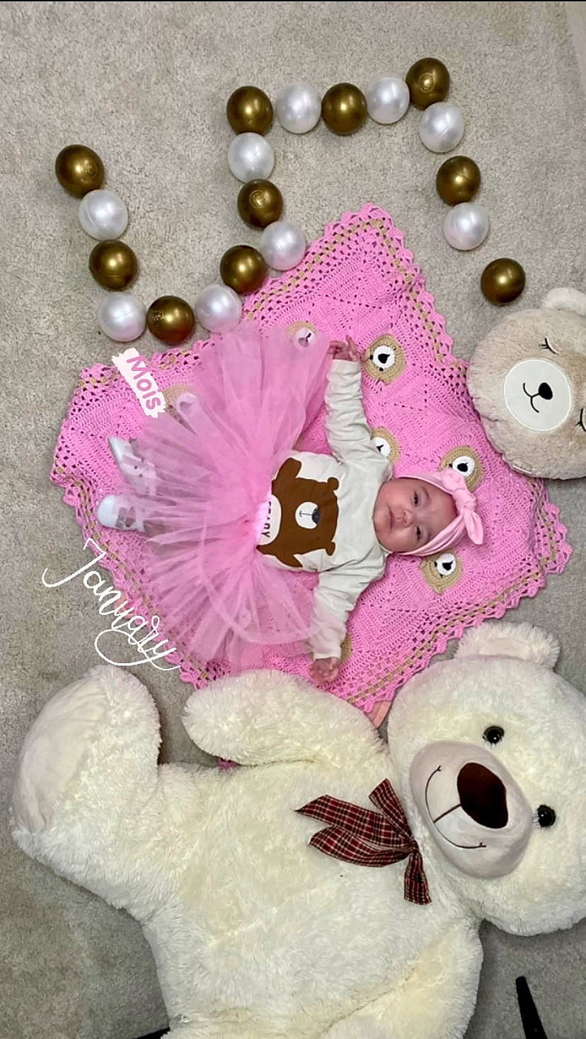 Hana participe au concours pour gagner de l'argent avec cette photo : art, body_jewelry, circle, creative_arts, fashion_accessory, font, headwear, holiday_ornament, jewellery, magenta, necklace, ornament, pattern, person, pink, product, purple, stuffed_toy, textile, toy