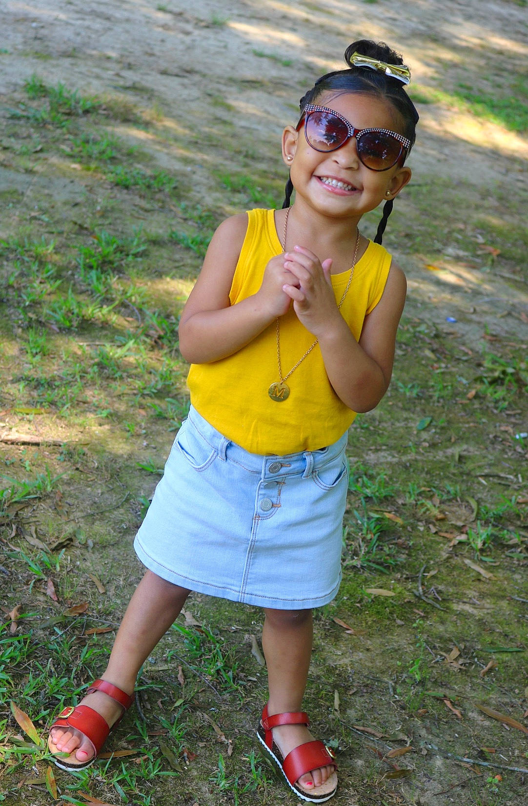 Maleah is registered to the contest to win money with this photo: cool, eyewear, fun, glasses, grass, happy, joy, leisure, person, photography, shorts, smile, style, summer, sunglasses, t_shirt, vacation, yellow