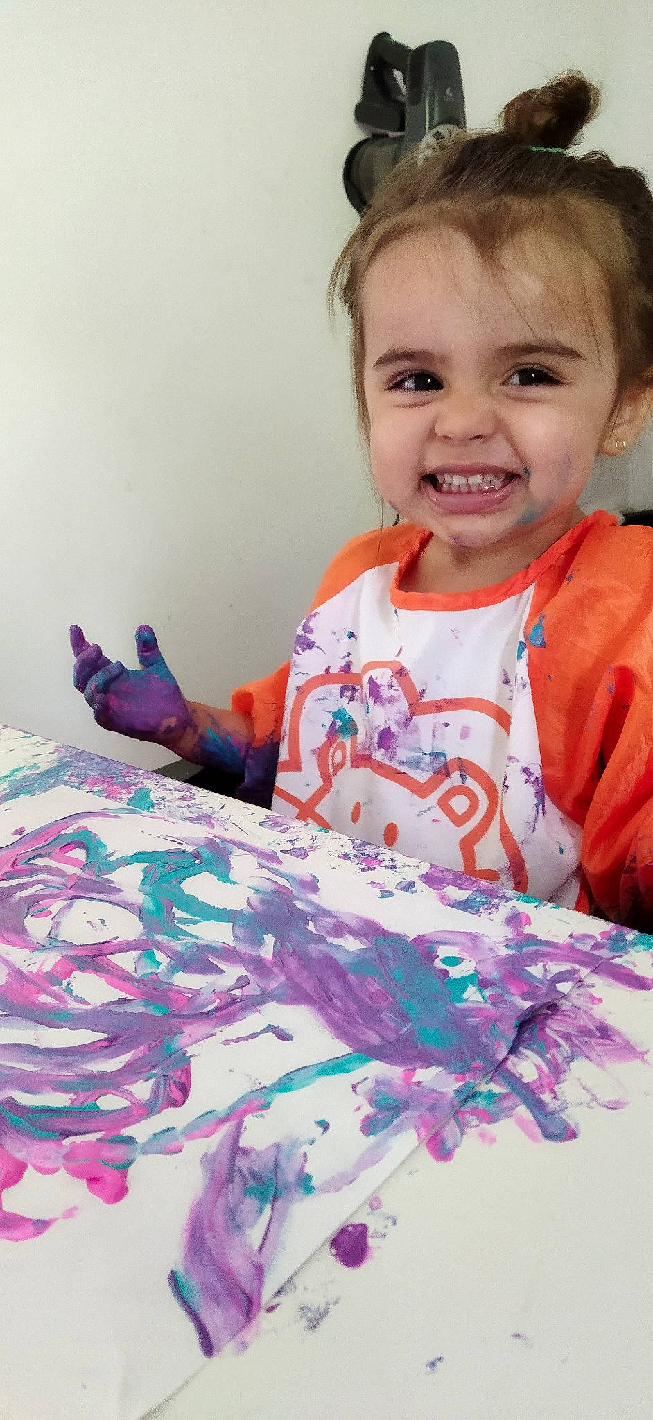 Djulya participe au concours pour gagner de l'argent avec cette photo : baby, baby_toddler_clothing, child, dress, event, fun, hairstyle, happy, joy, leisure, linens, magenta, pattern, person, pink, play, sitting, sleeve, smile, t_shirt