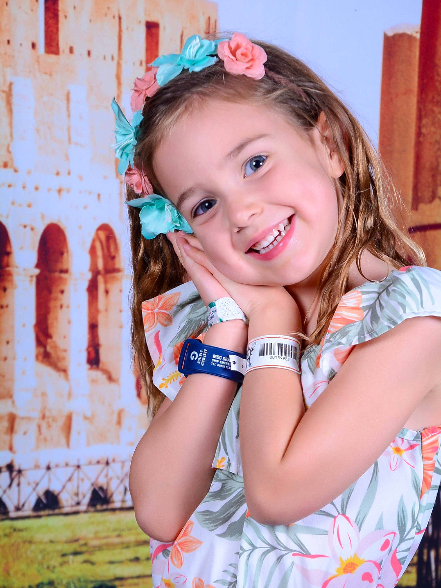 Hanaé participe au concours pour gagner de l'argent avec cette photo : azure, beauty, blue, electric_blue, eye, flash_photography, fun, gesture, grass, happy, iris, joy, leisure, long_hair, people_in_nature, person, pink, recreation, skin, smile