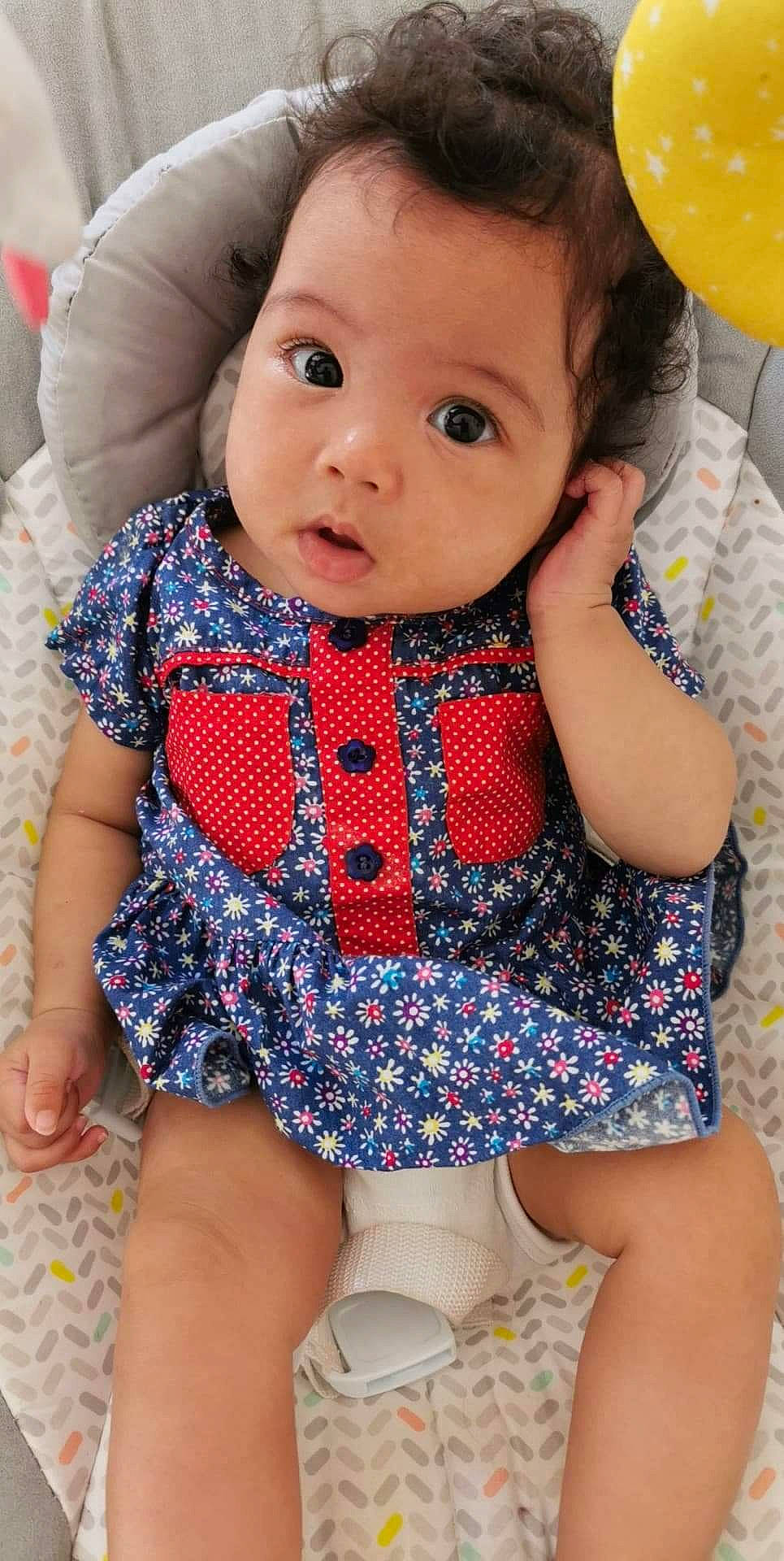 Neïla a rejoint le concours — aidez-le/la à gagner de superbes lots ! baby, baby_toddler_clothing, beauty, cheek, child, design, head, pattern, person, skin, sleeve, smile, surprise, thigh, toddler