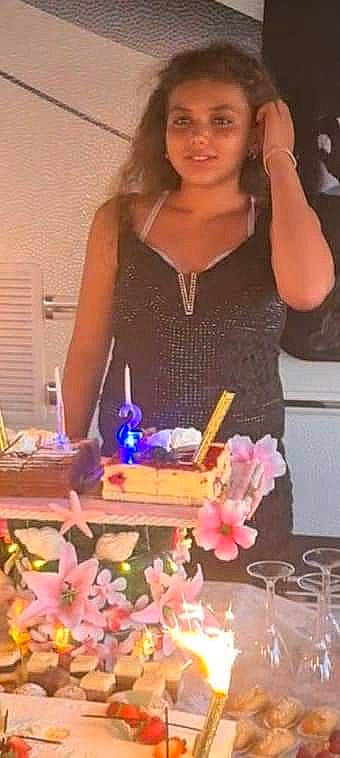 Shelsea a rejoint le concours — aidez-le/la à gagner de superbes lots ! art, birthday, cake_decorating, cake_decorating_supply, cooking, event, floral_design, floristry, flower, flower_arranging, fun, icing, jewellery, joy, necklace, party, party_supply, person, petal, smile