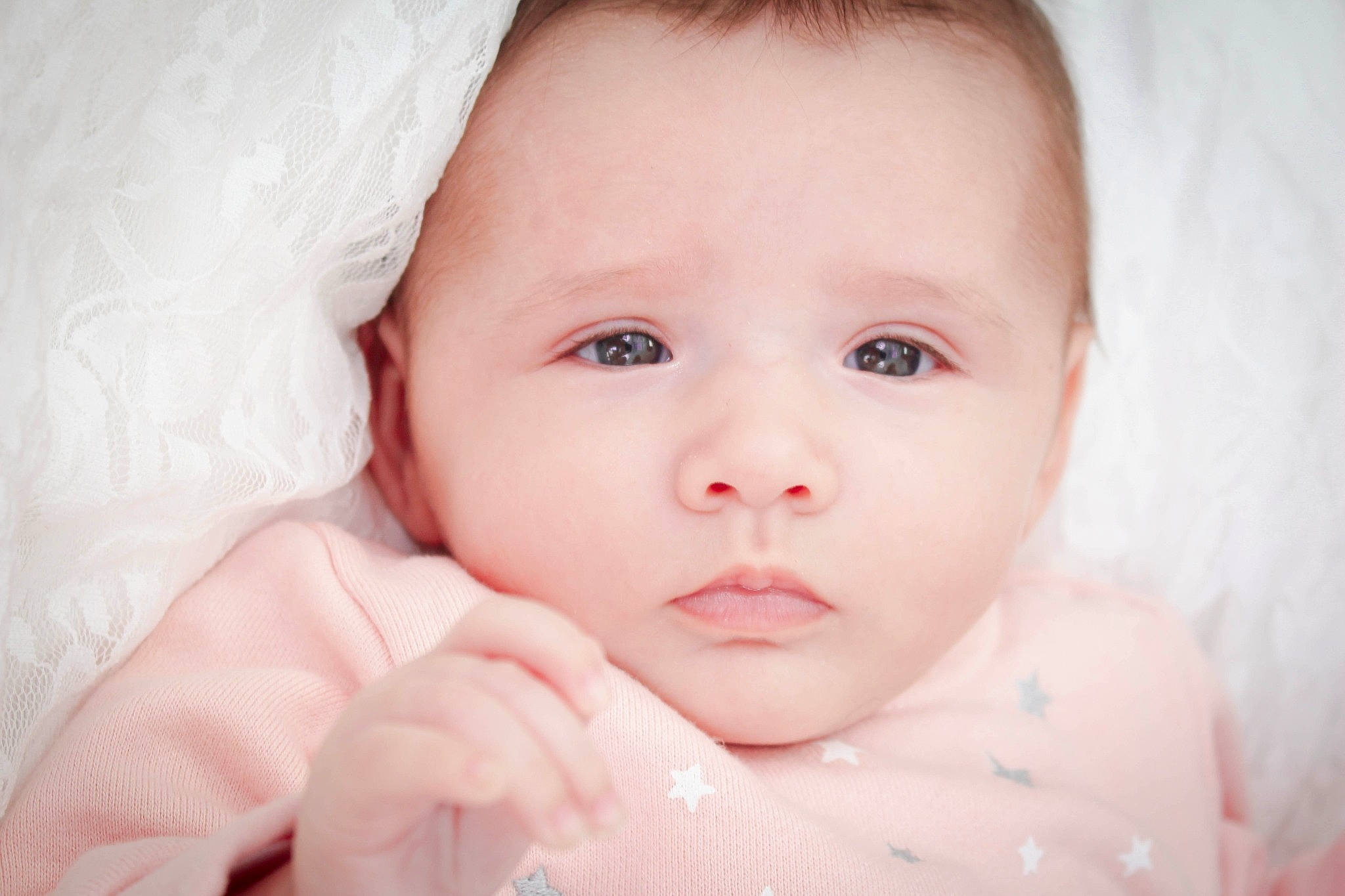 Alia participe au concours pour gagner de l'argent avec cette photo : baby, baby_toddler_clothing, cheek, chin, comfort, eyebrow, eyelash, finger, flash_photography, gesture, happy, head, iris, lip, nose, person, pink, skin, sleeve, smile