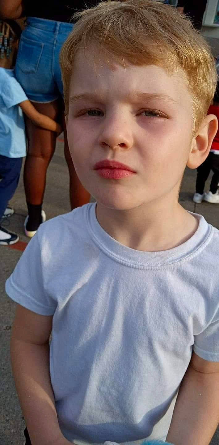 Leon is registered to the contest to win money with this photo: chest, child, cool, eyelash, forehead, fun, gesture, happy, jaw, leisure, lip, mouth, nose, person, shorts, shoulder, sleeve, t_shirt, toddler, vacation