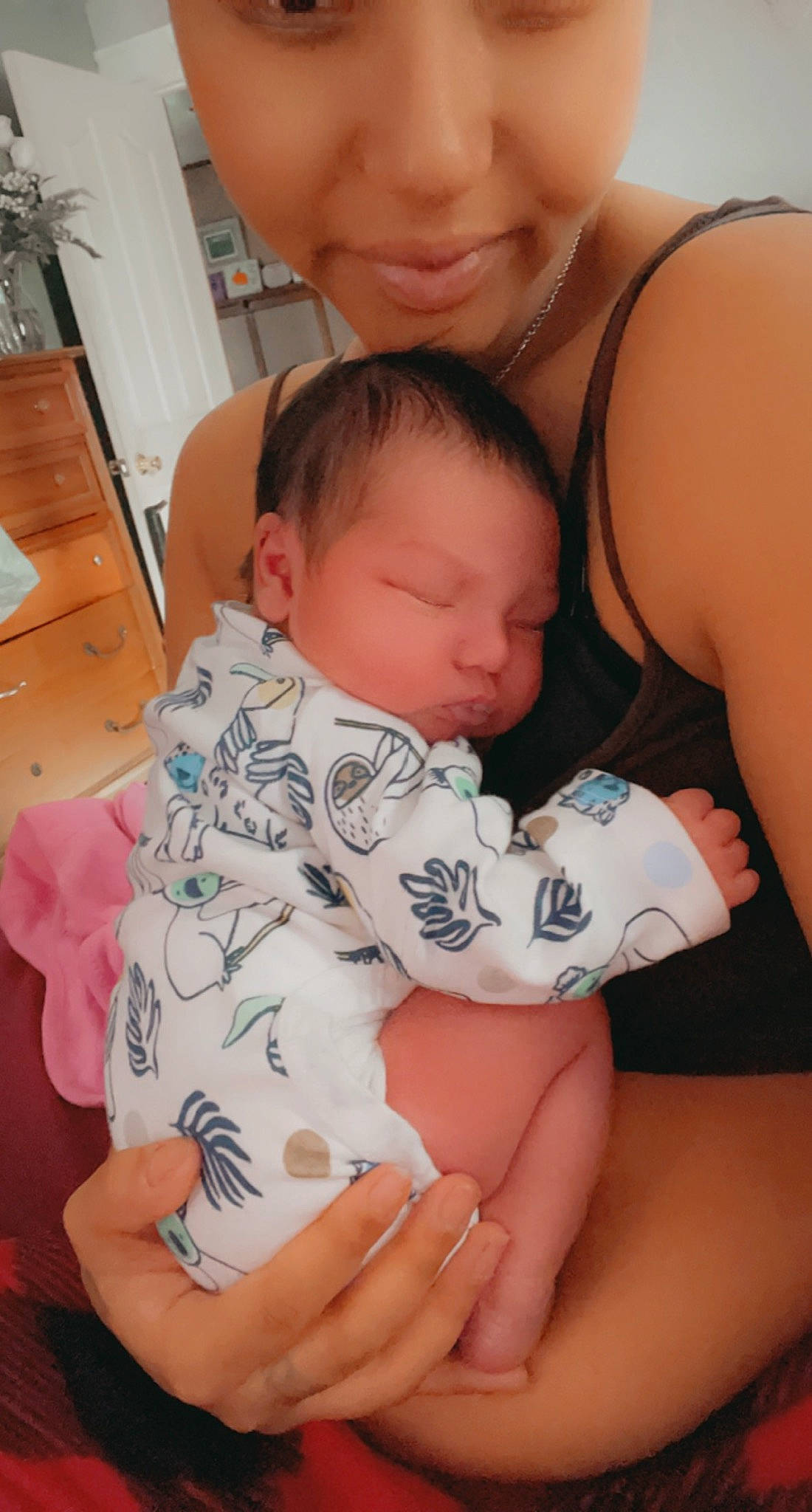 Evalynn is registered to the contest to win money with this photo: baby, cheek, comfort, eye, face, finger, gesture, hand, head, human_body, interaction, joint, leg, mouth, muscle, nose, organ, person, skin, stomach