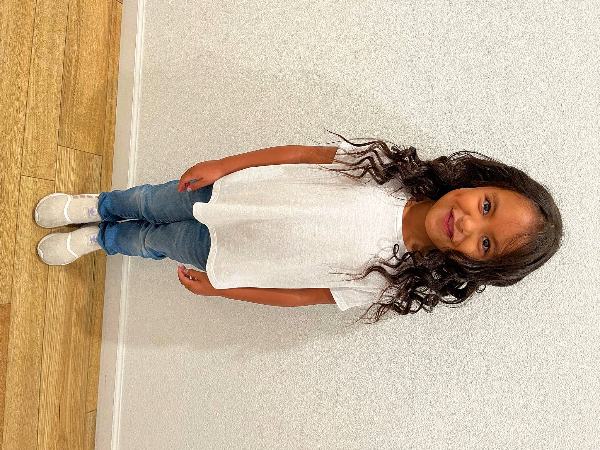 Samaria is registered to the contest to win money with this photo: abdomen, chest, elbow, eyelash, eyewear, fashion_accessory, fashion_design, fashion_model, flash_photography, flooring, happy, human_leg, jewellery, joy, knee, leg, person, smile, thigh, trunk