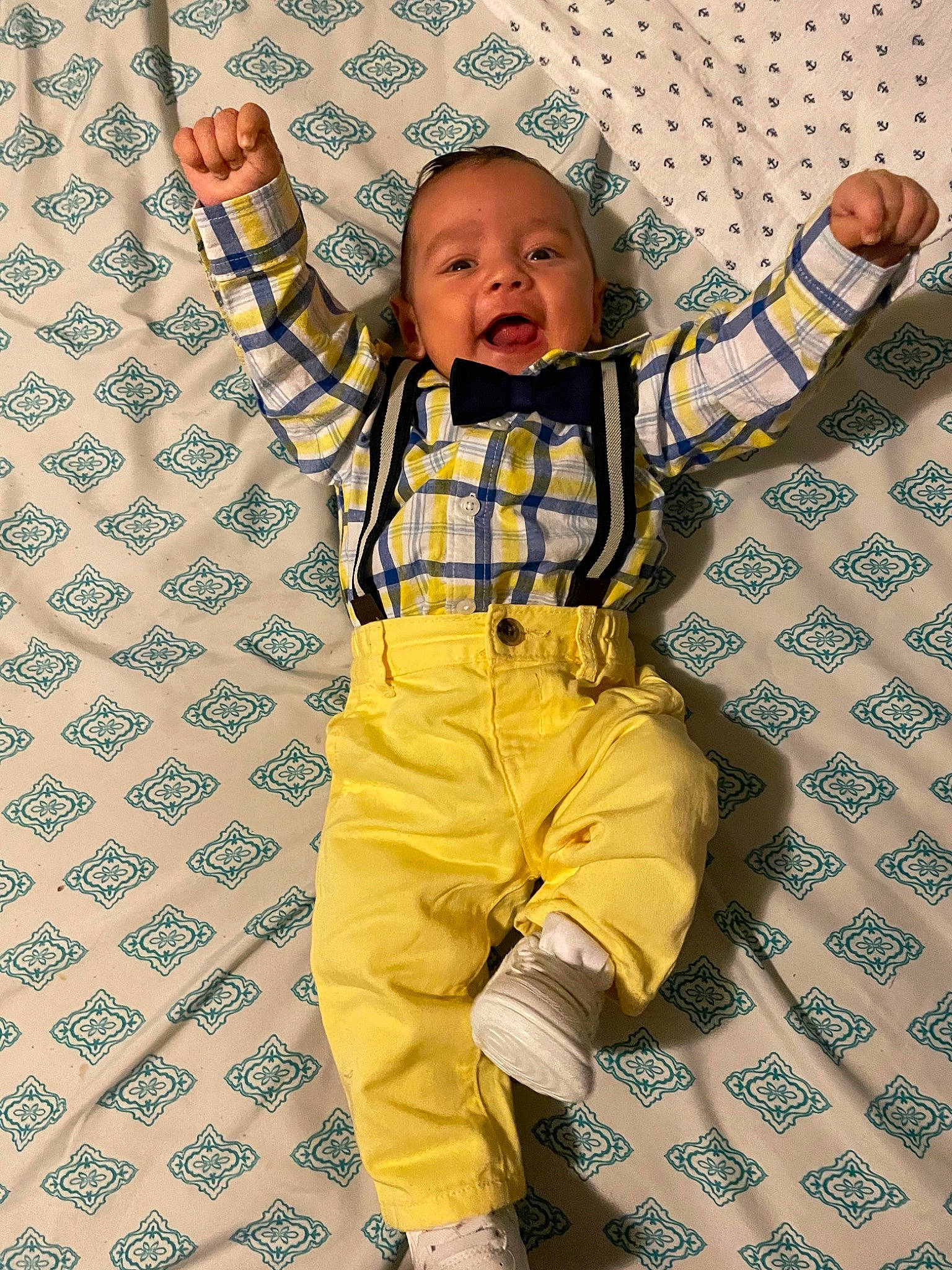 Lucas is registered to the contest to win money with this photo: arm, baby, baby_toddler_clothing, child, comfort, cool, eye, face, facial_expression, fun, gesture, happy, head, outerwear, pattern, person, photograph, sleeve, smile, toddler