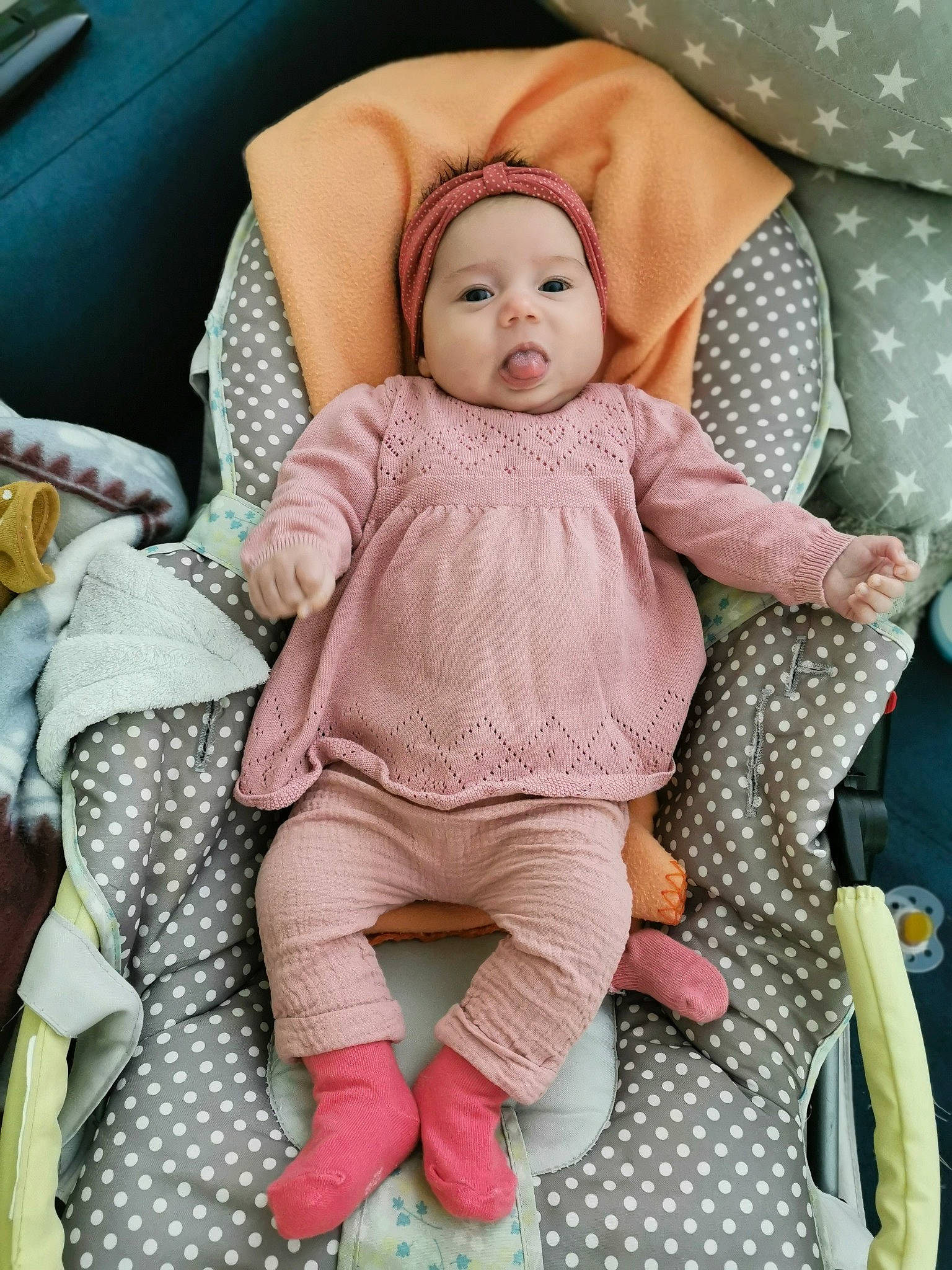 Thaïs participe au concours pour gagner de l'argent avec cette photo : baby, cheek, child, design, headwear, pattern, person, pink, polka_dot, skin, toddler