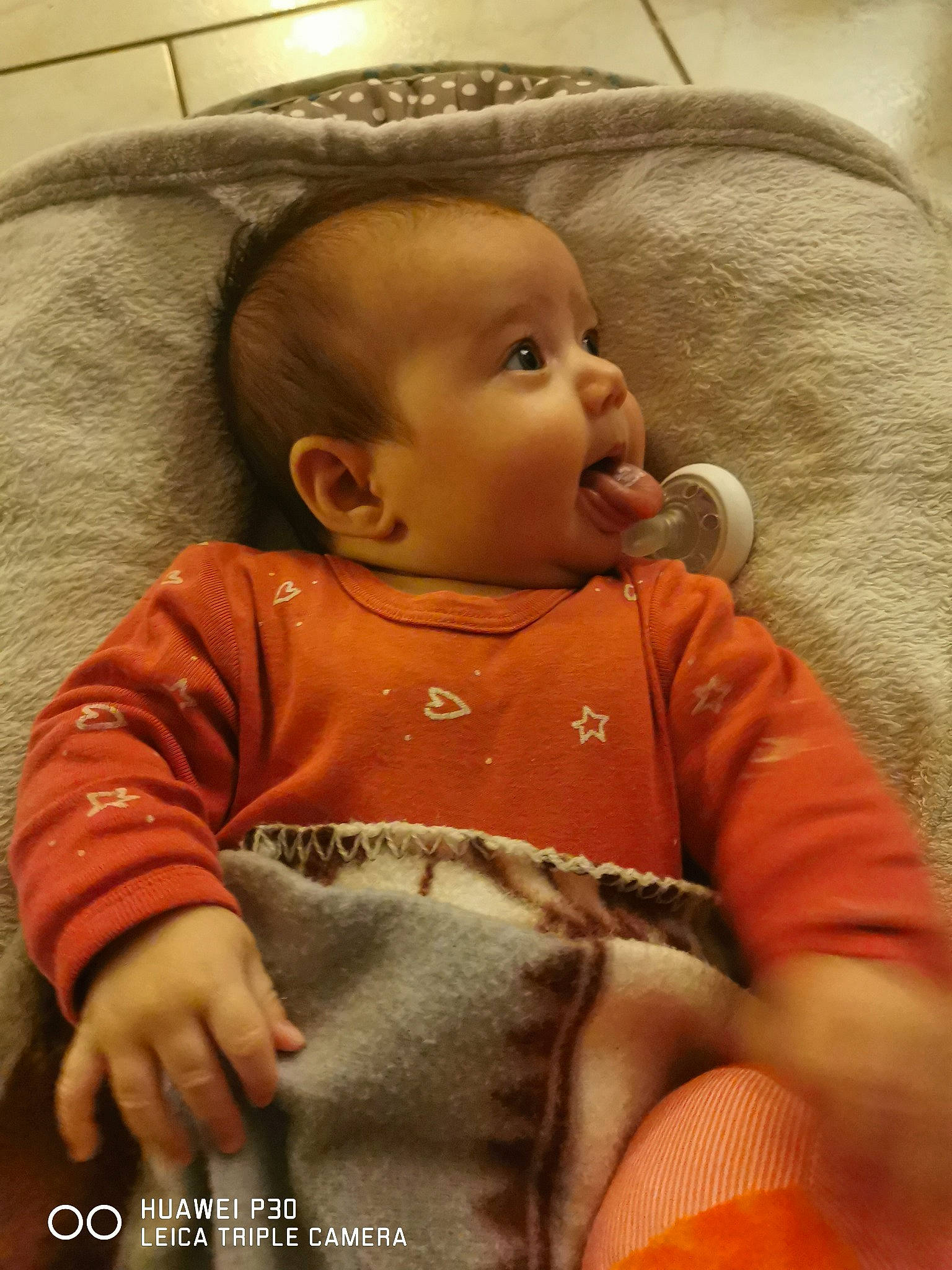 Thaïs a rejoint le concours — aidez-le/la à gagner de superbes lots ! baby, cheek, child, ear, eye, face, finger, head, lip, mouth, nose, person, skin, toddler